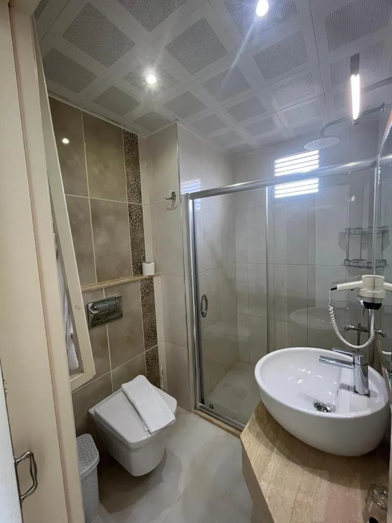 Bathroom in Kas Maki Hotel