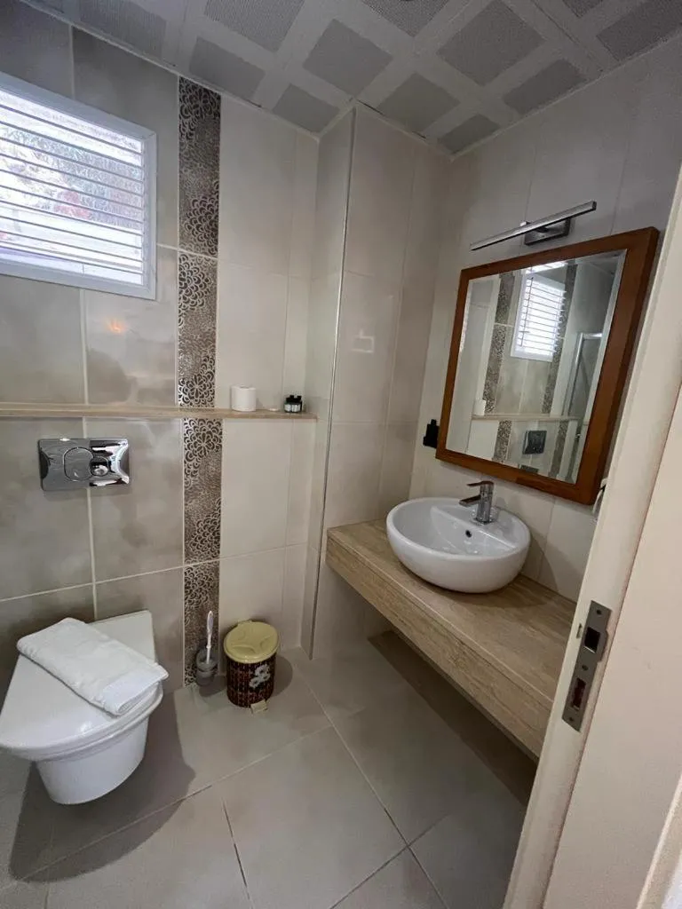 Bathroom in Kas Maki Hotel