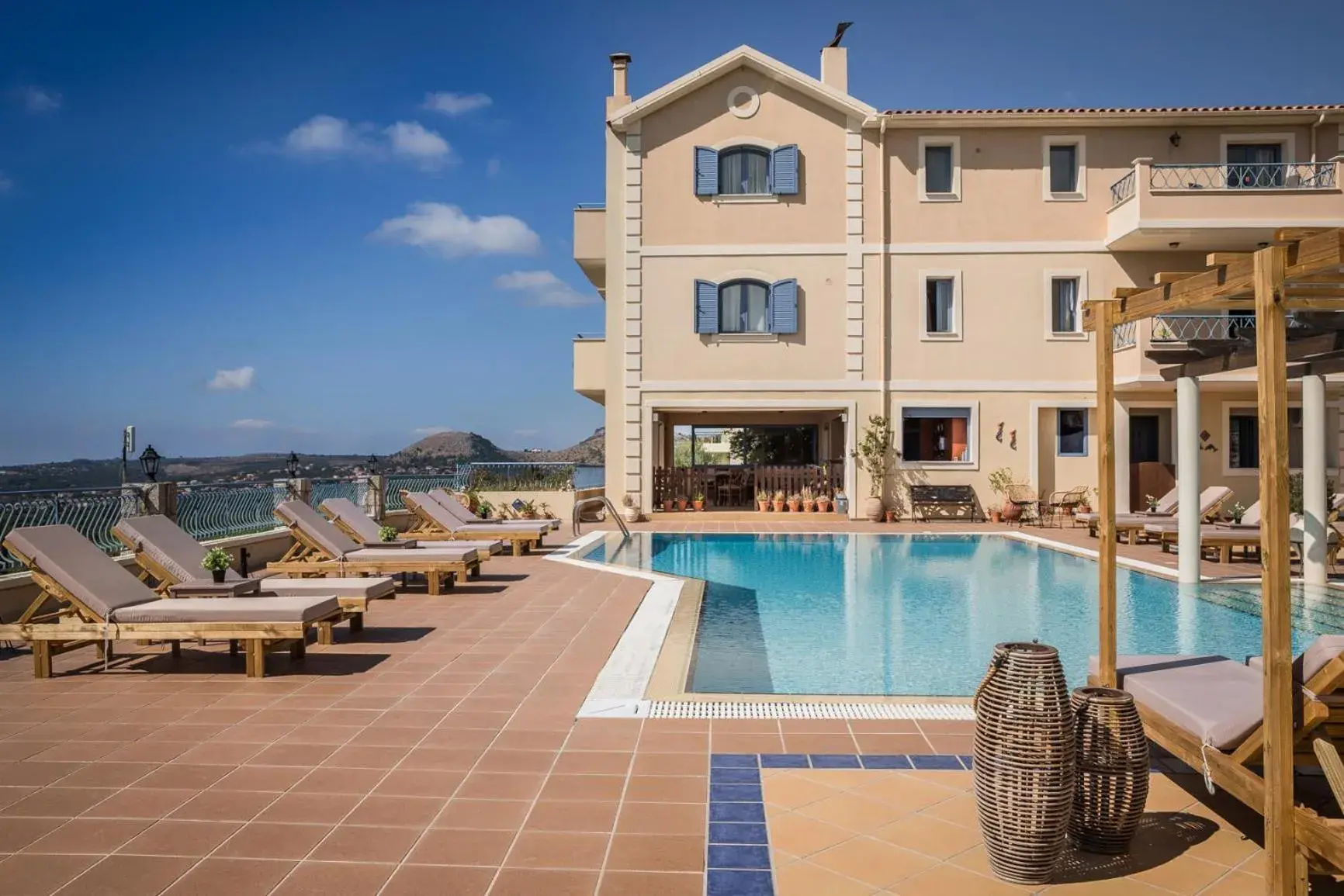 Property building in Diana Studios Property building in Diana Studios