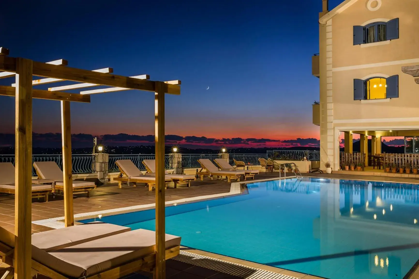 Swimming pool in Diana Studios Swimming pool in Diana Studios