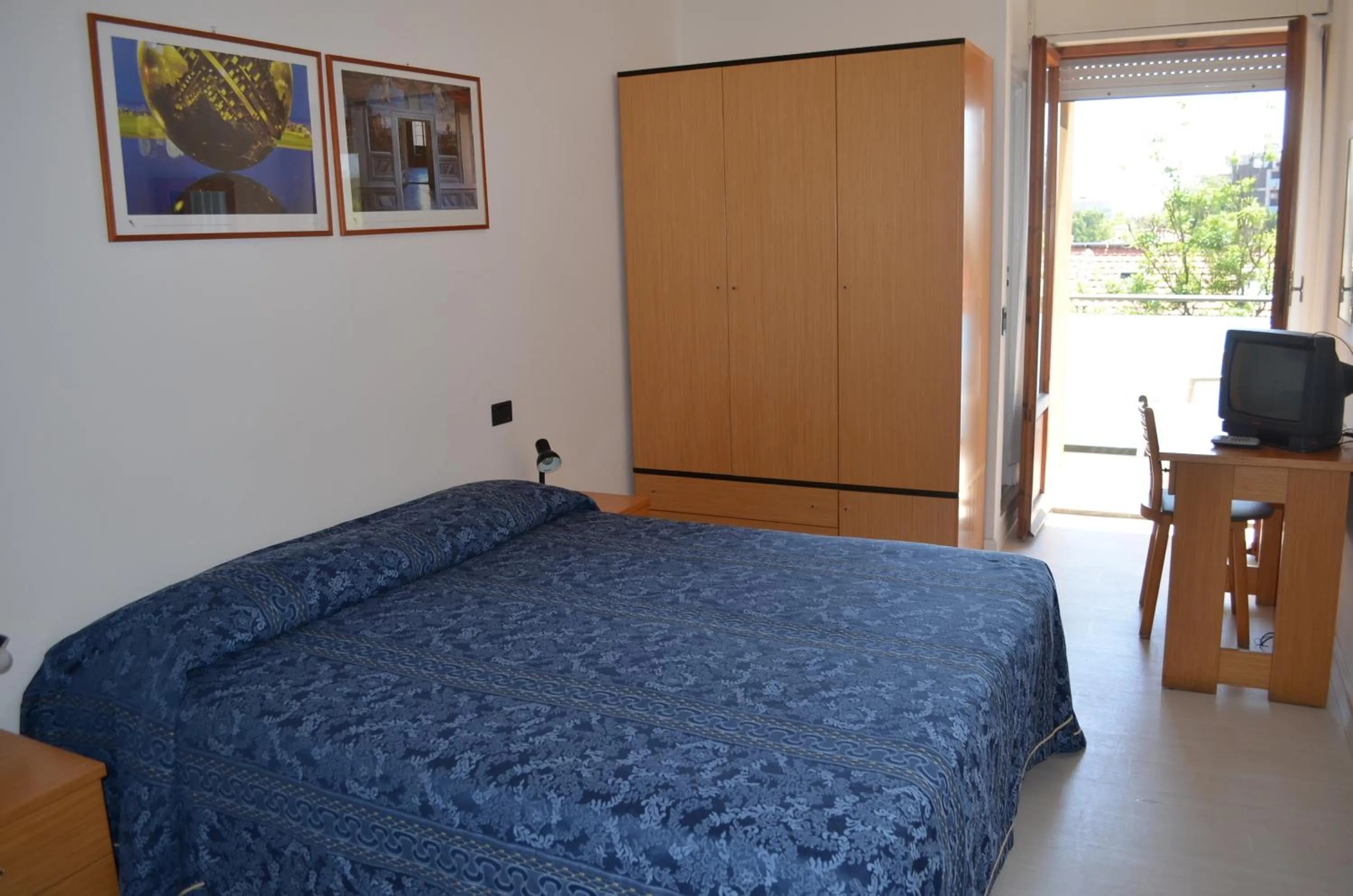 Bed in Hotel Capitol