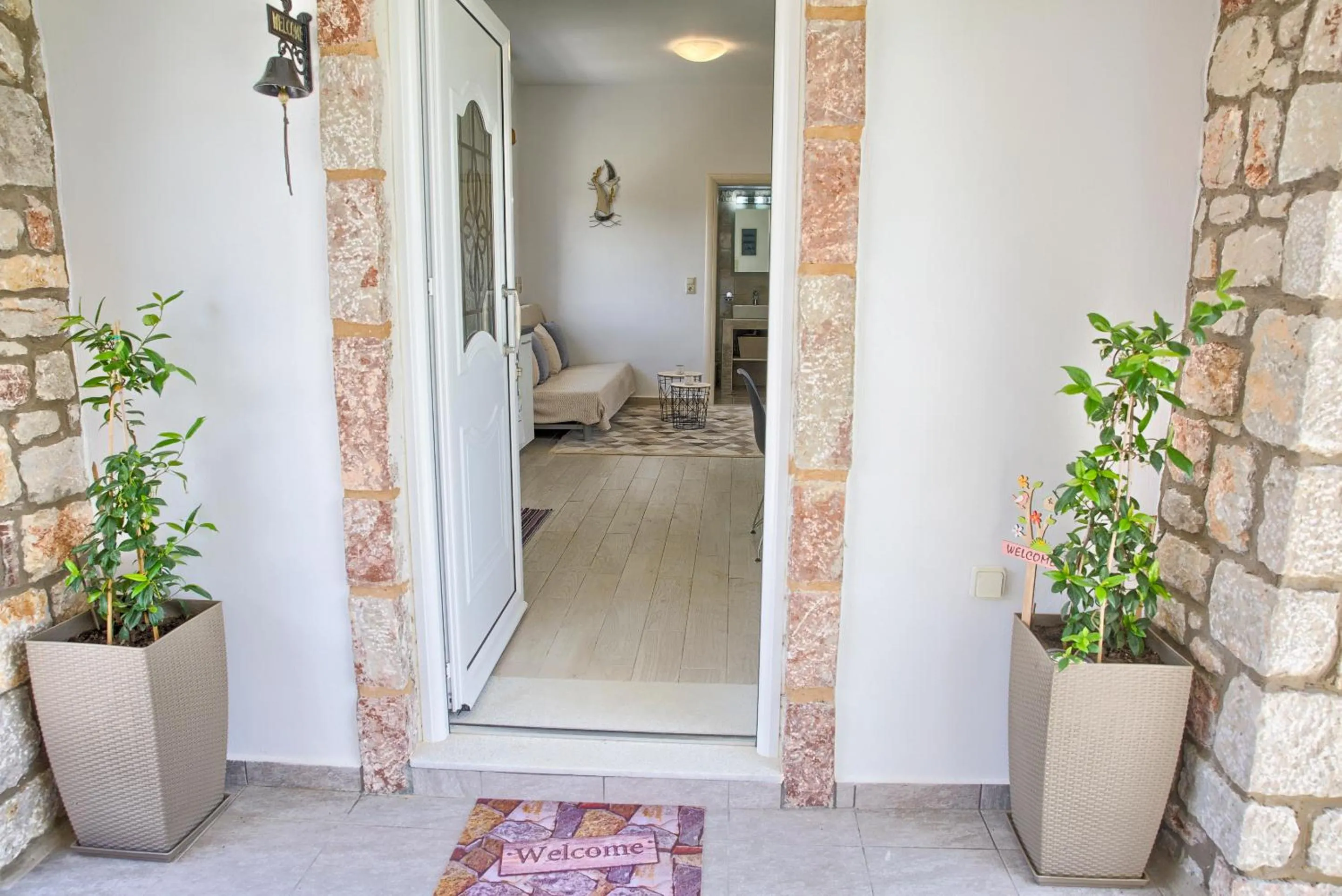 G&K Stone Suites