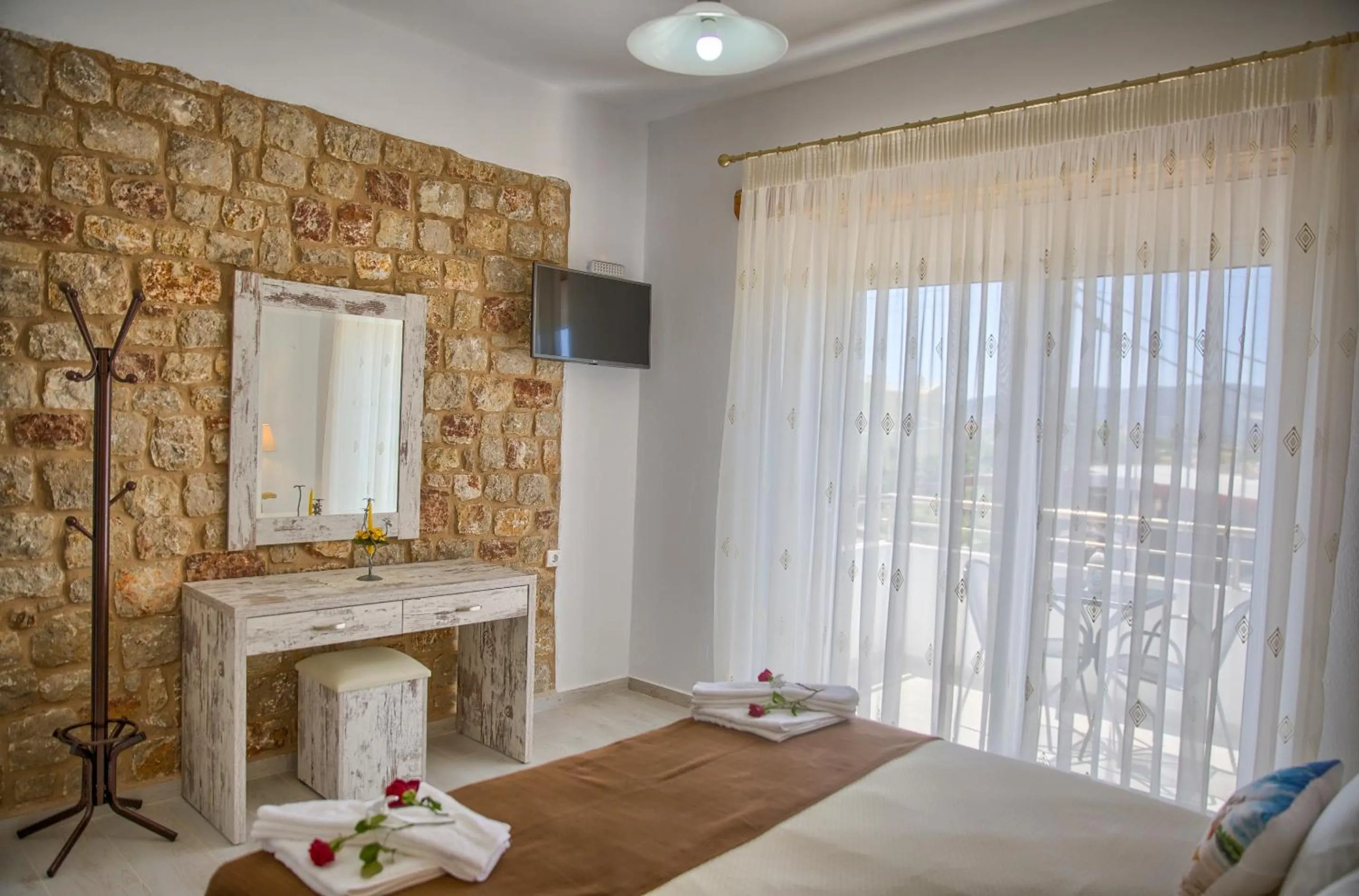 Bed in Haraki Stone Apartments