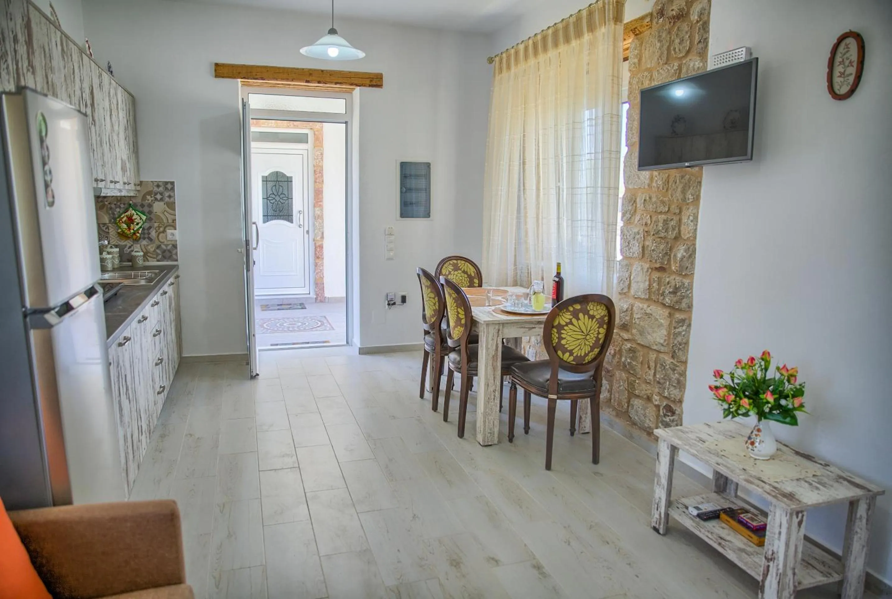 Bed in Haraki Stone Apartments