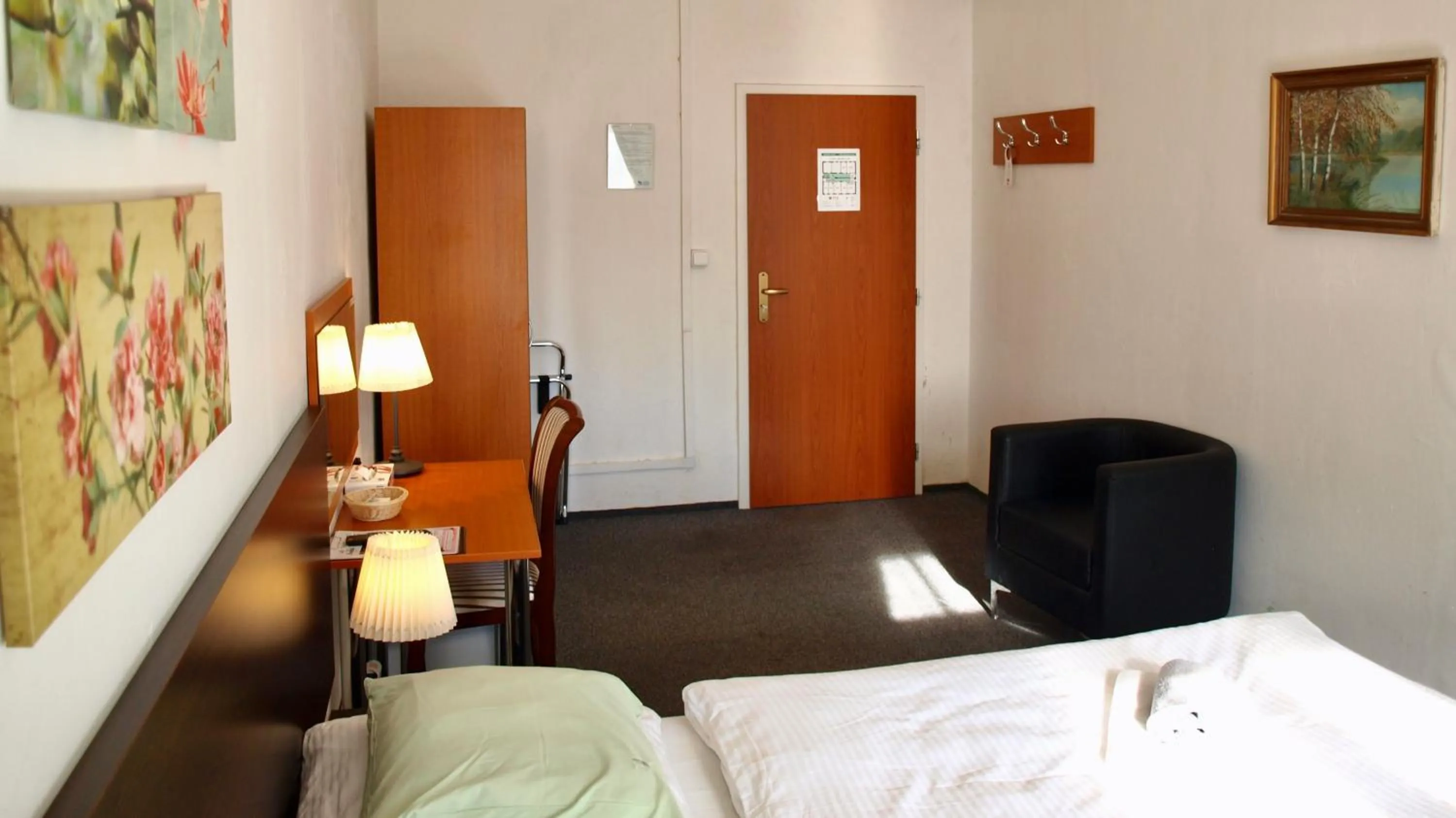 Photo of the whole room, Bed in Pension Village