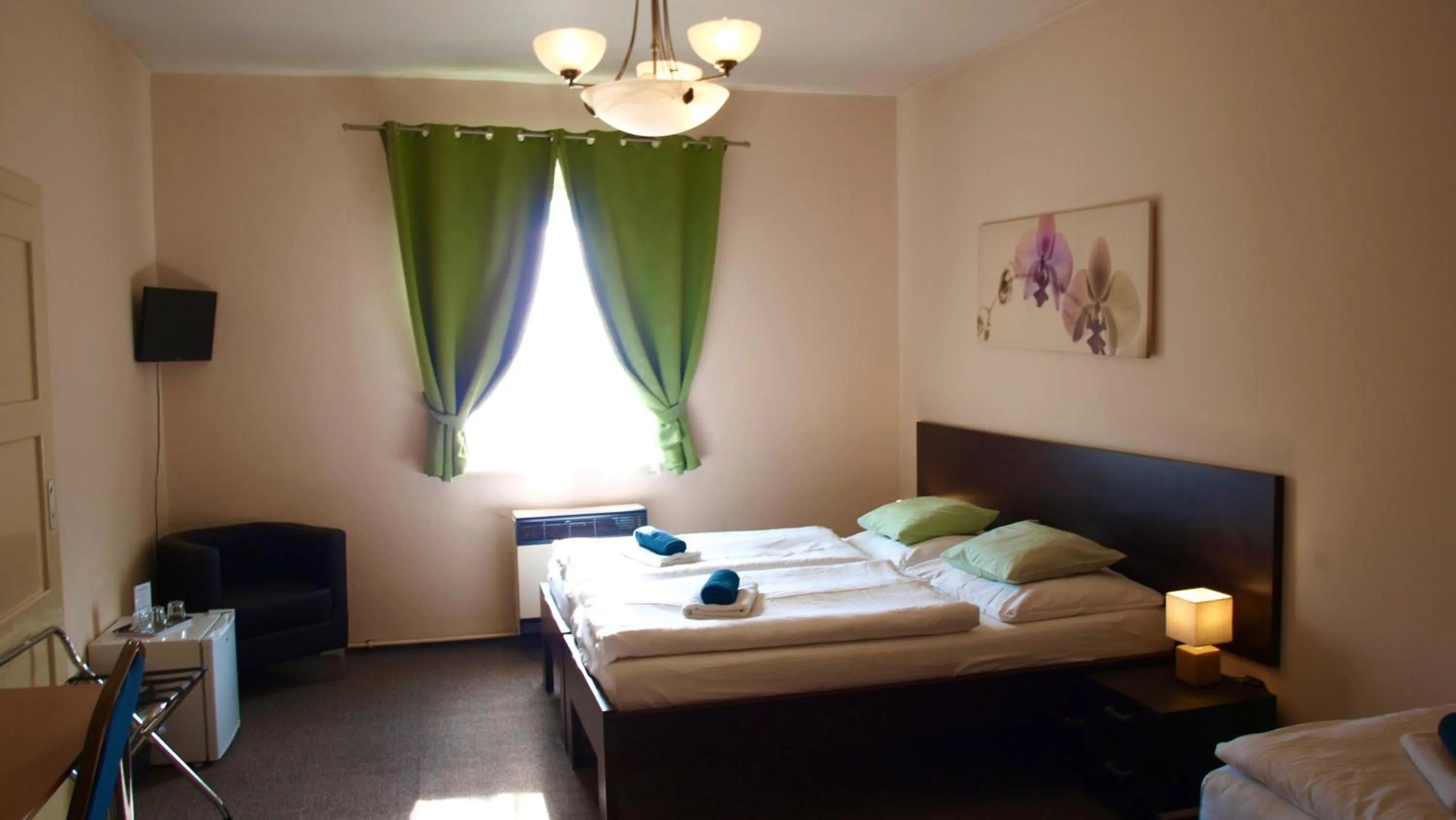 Photo of the whole room, Bed in Pension Village