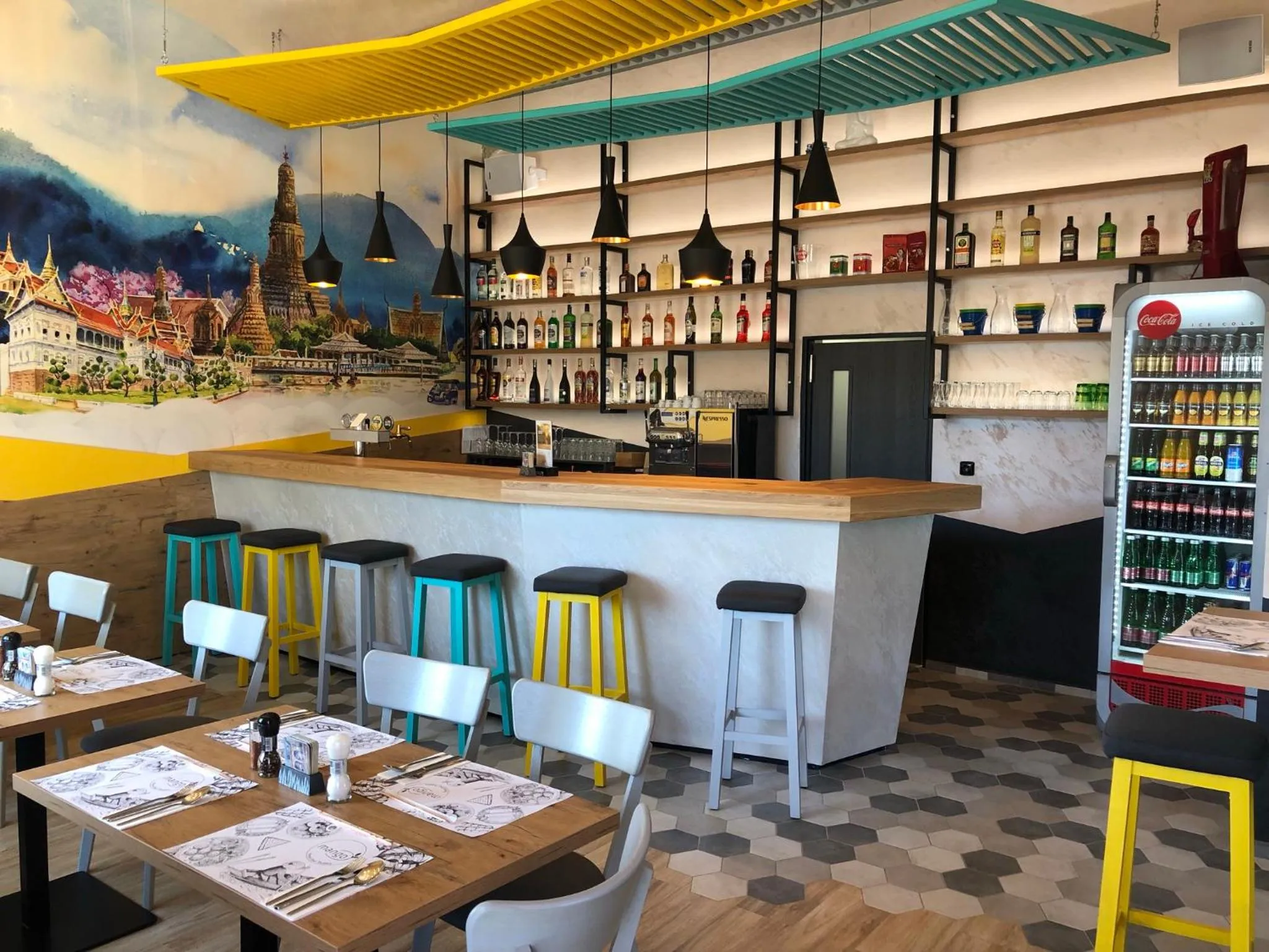 Restaurant/places to eat in Pension Village