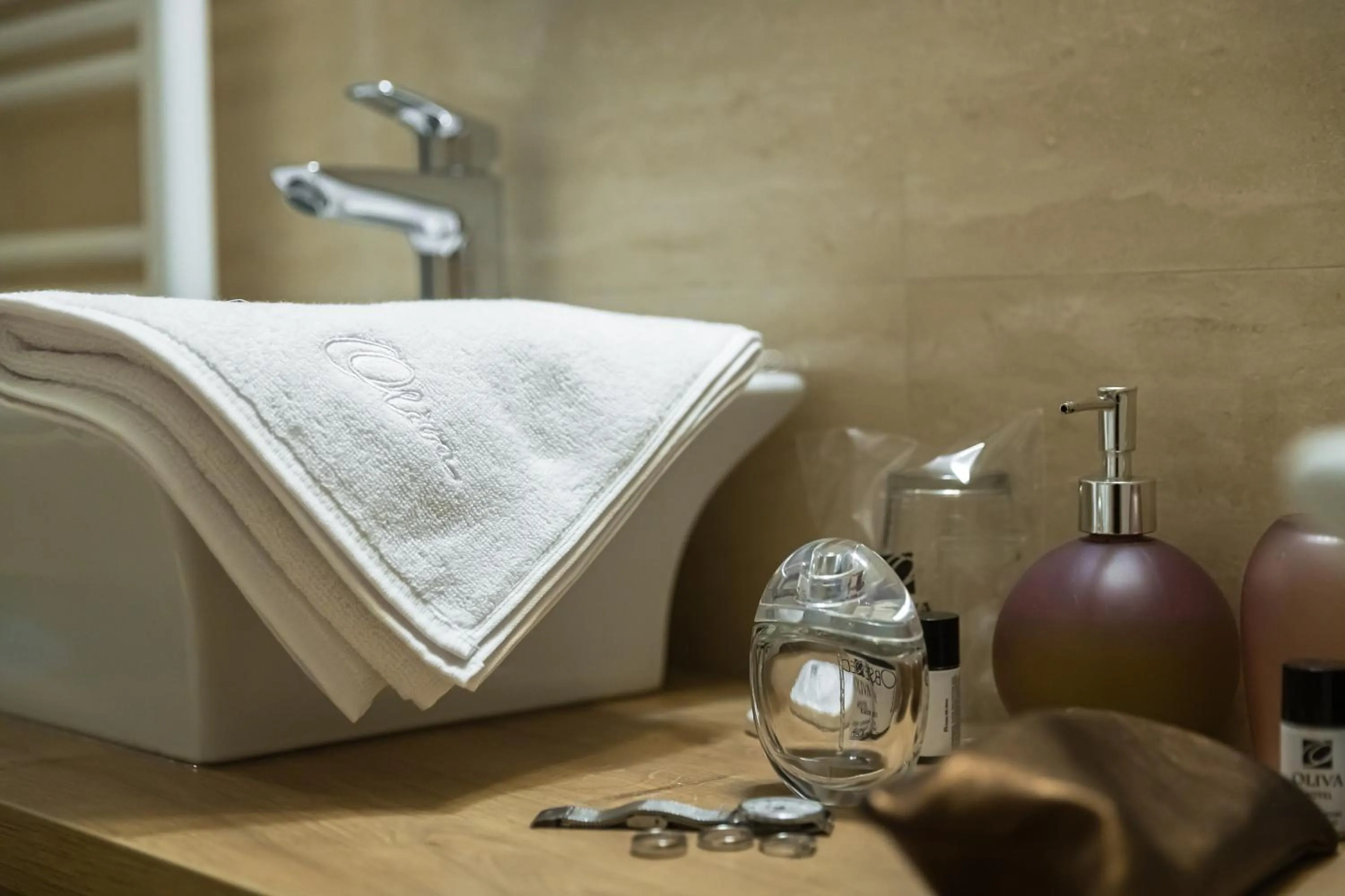 Bathroom, Bed in Oliva Hotel