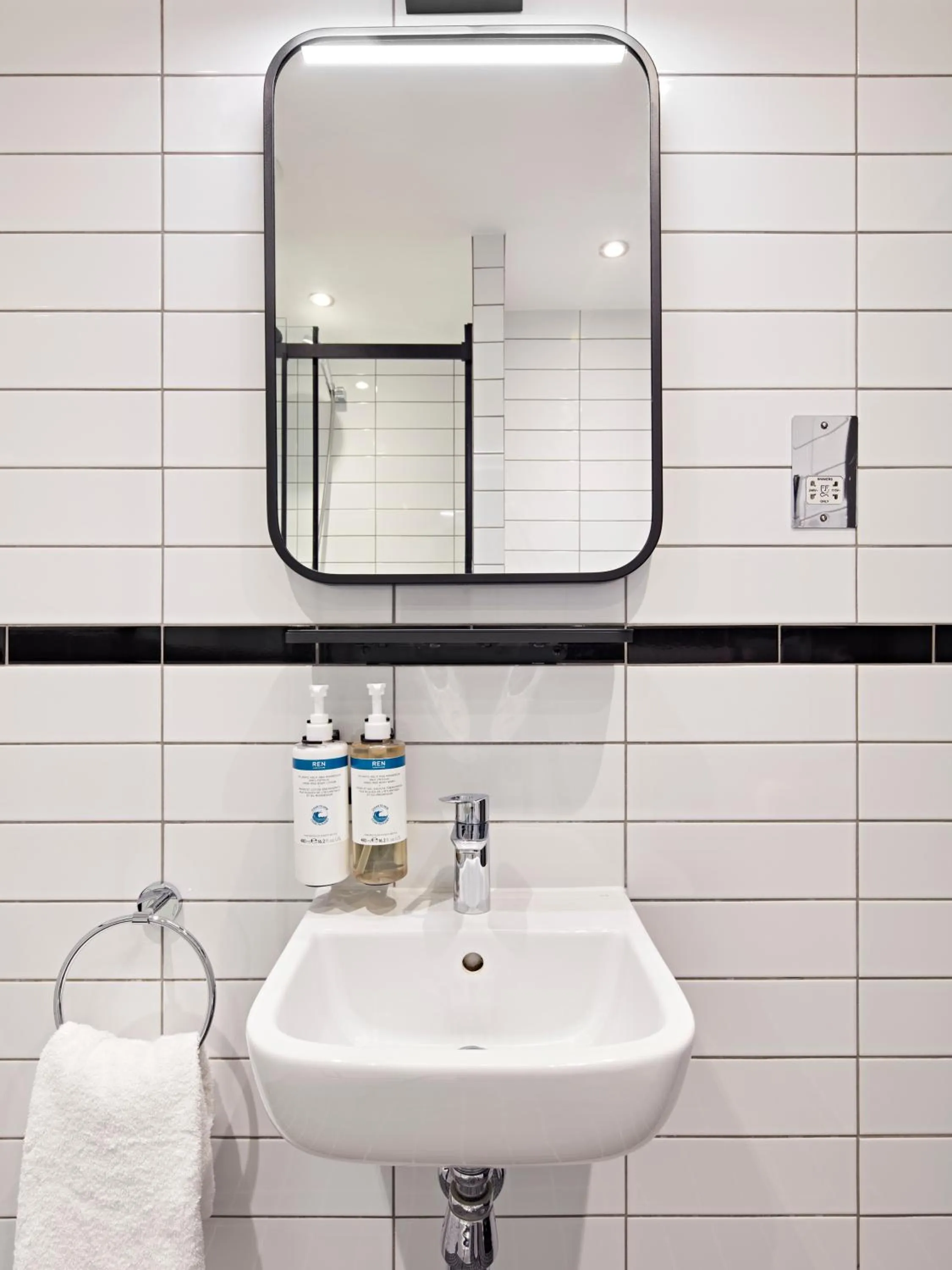 Bathroom in Numa London Bloomsbury