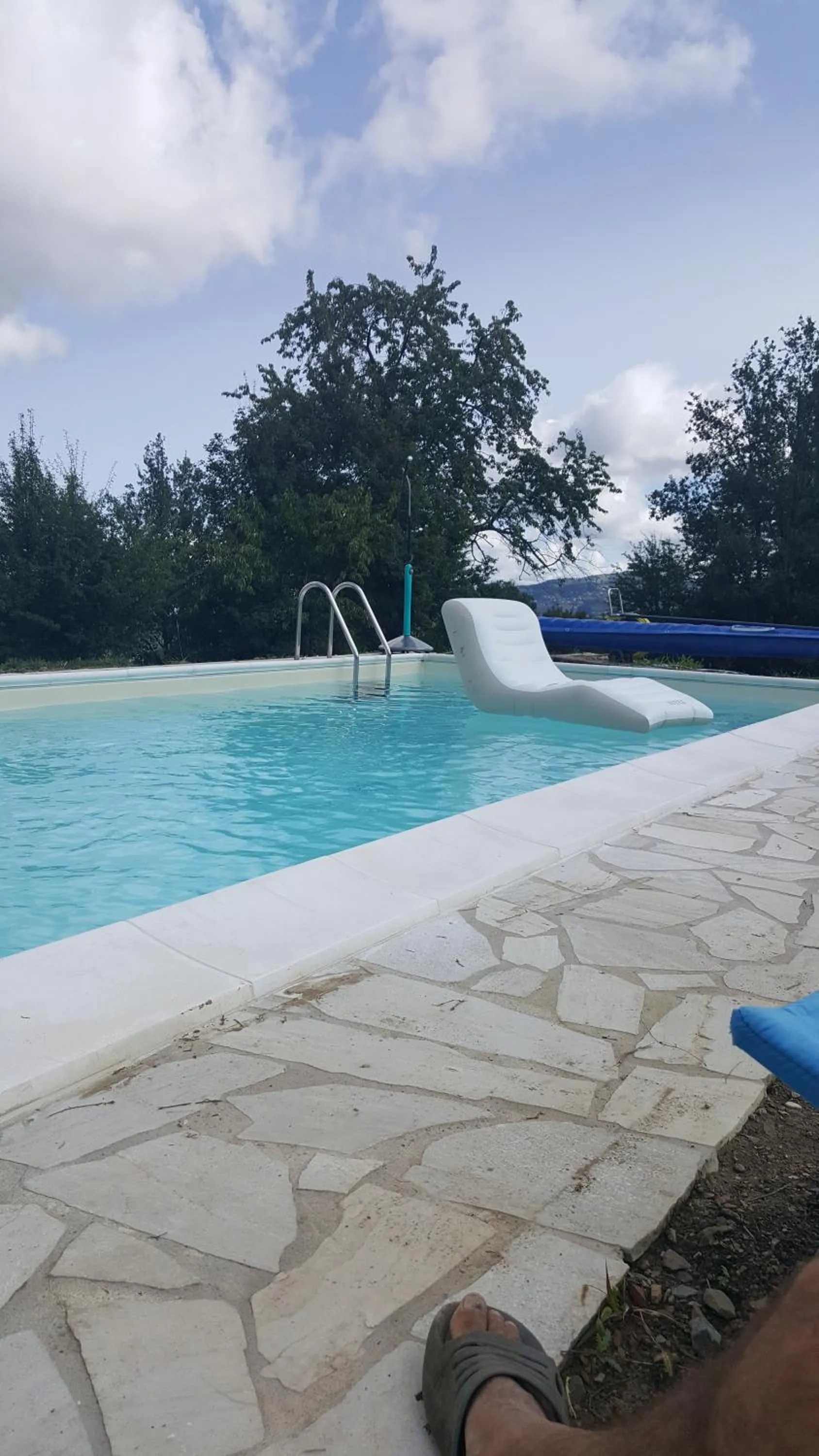Swimming pool in B&B Le Peschiere