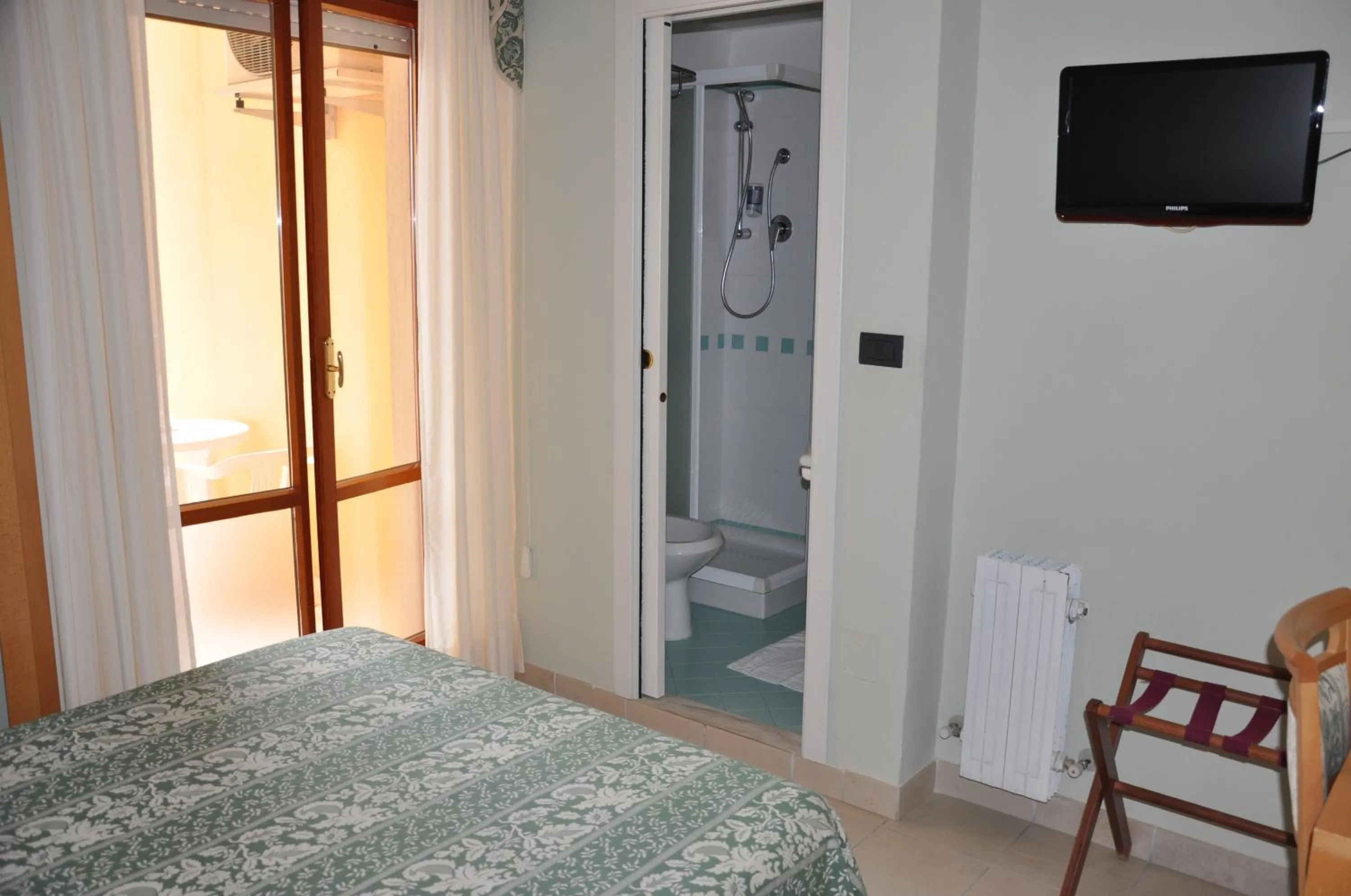 Bedroom, Bed in Hotel Sayonara