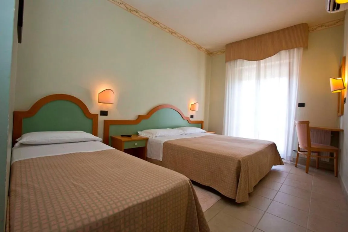 Bedroom, Bed in Hotel Sayonara