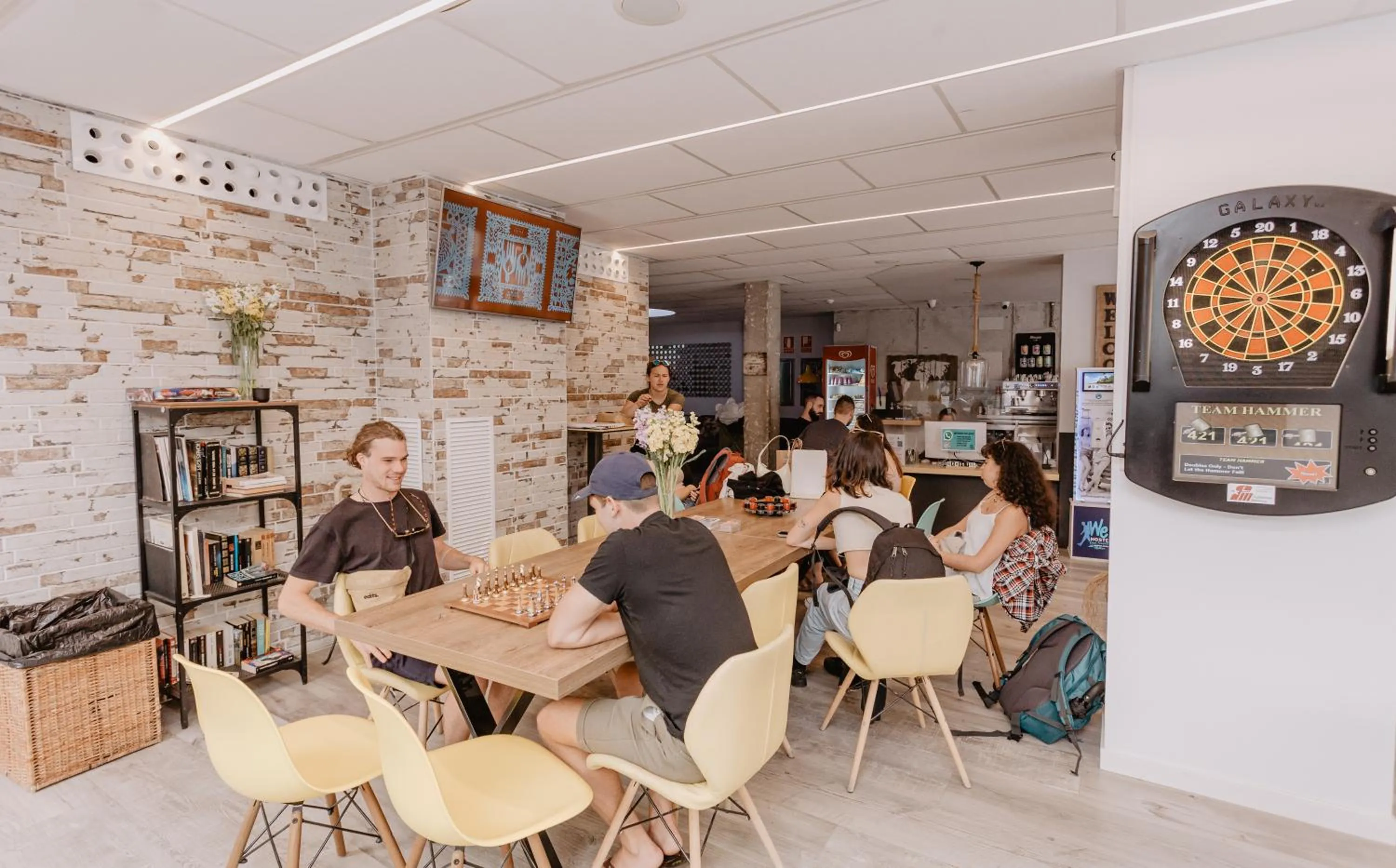 People in We Hostel Palma - Albergue