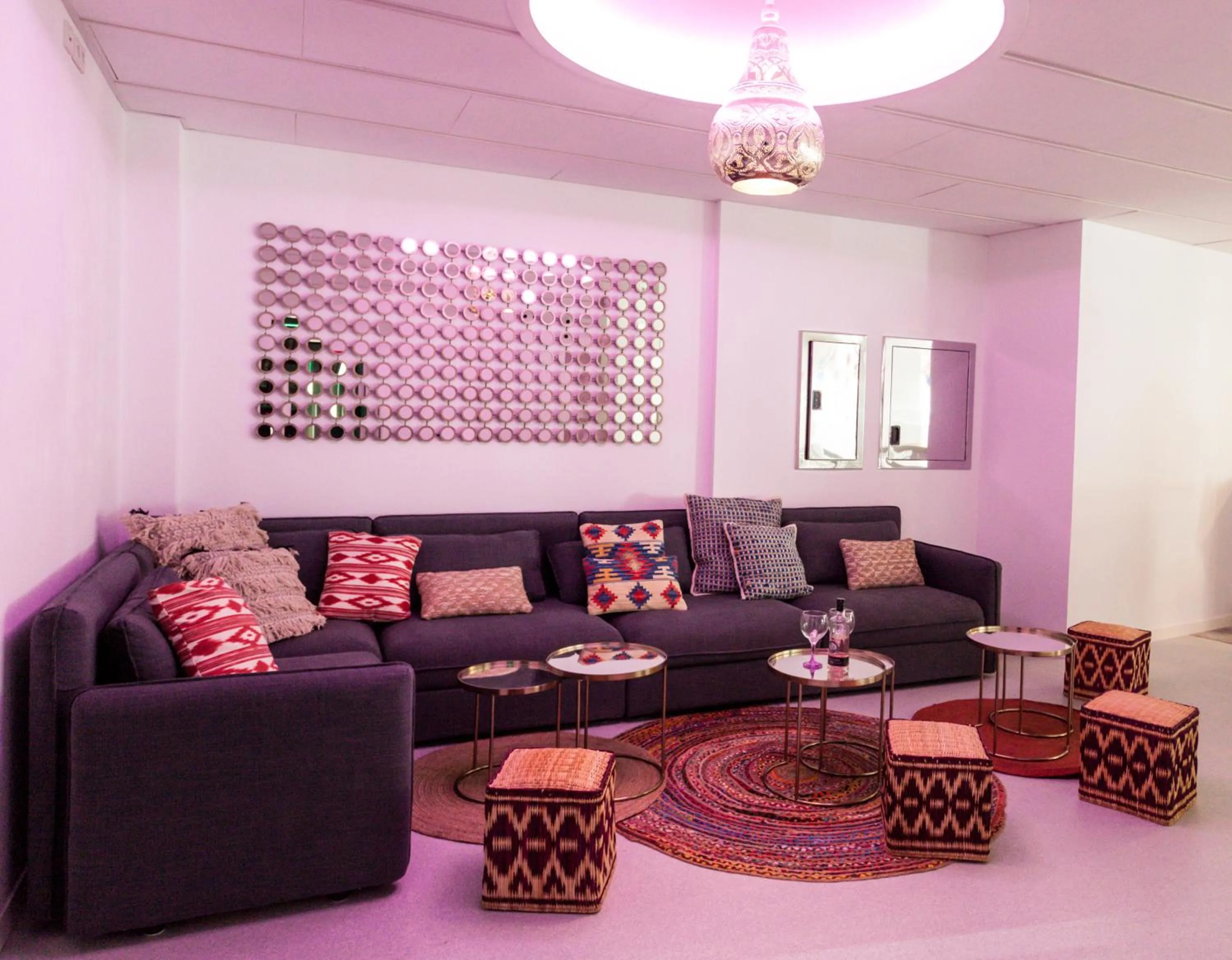 Living room in We Hostel Palma - Albergue