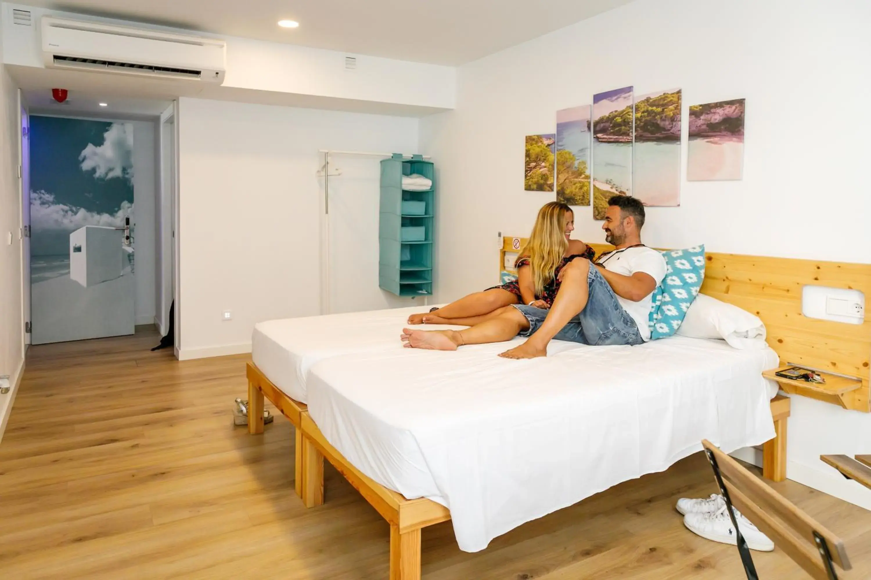 Double or Twin Room with Bathroom in We Hostel Palma - Albergue Turístico Double or Twin Room with Bathroom in We Hostel Palma - Albergue Turístico