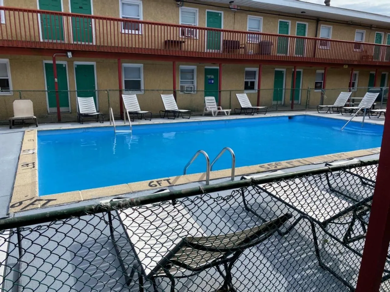 Pool view in Offshore Motel