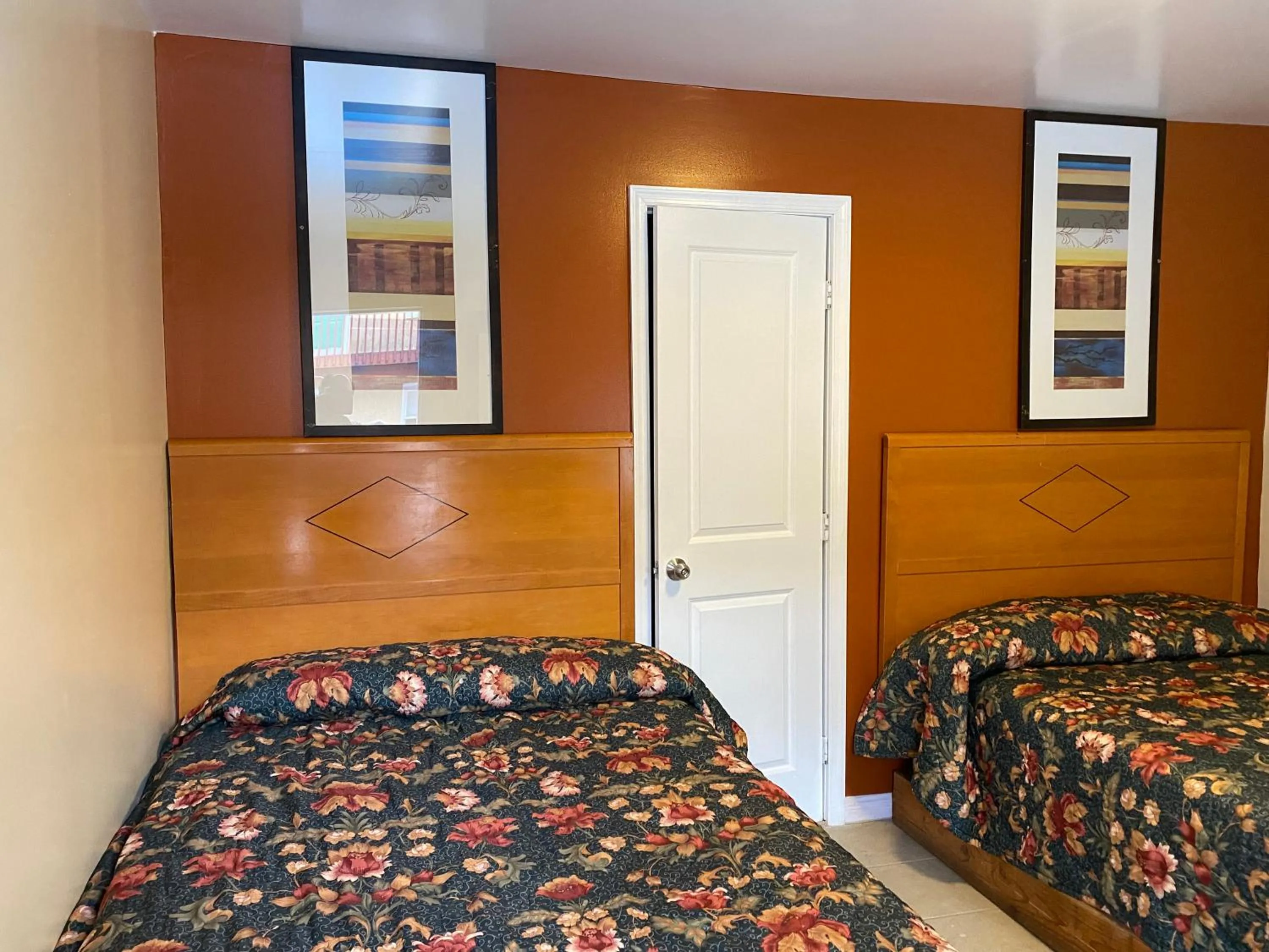 Bedroom in Offshore Motel