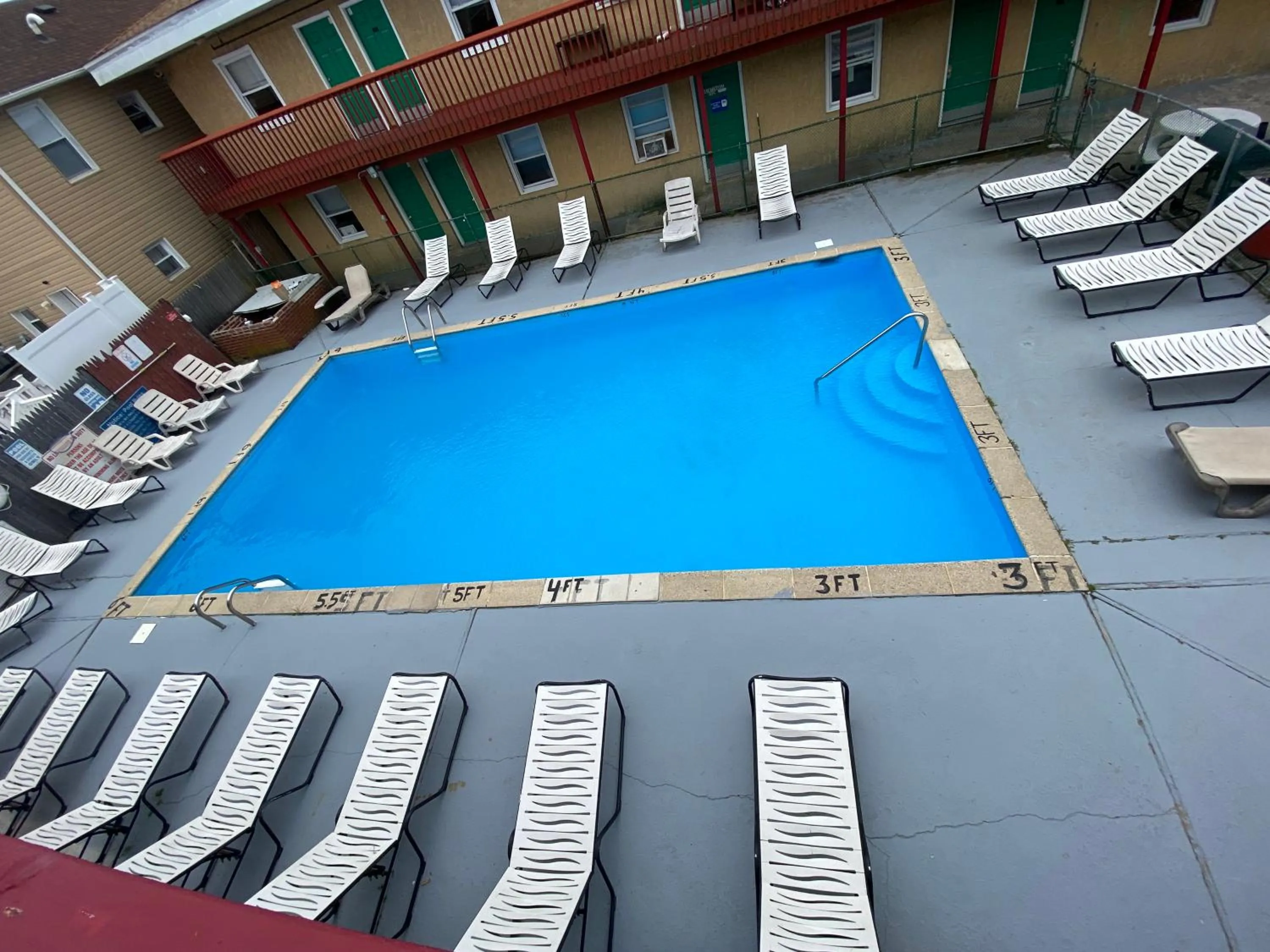 Pool view in Offshore Motel