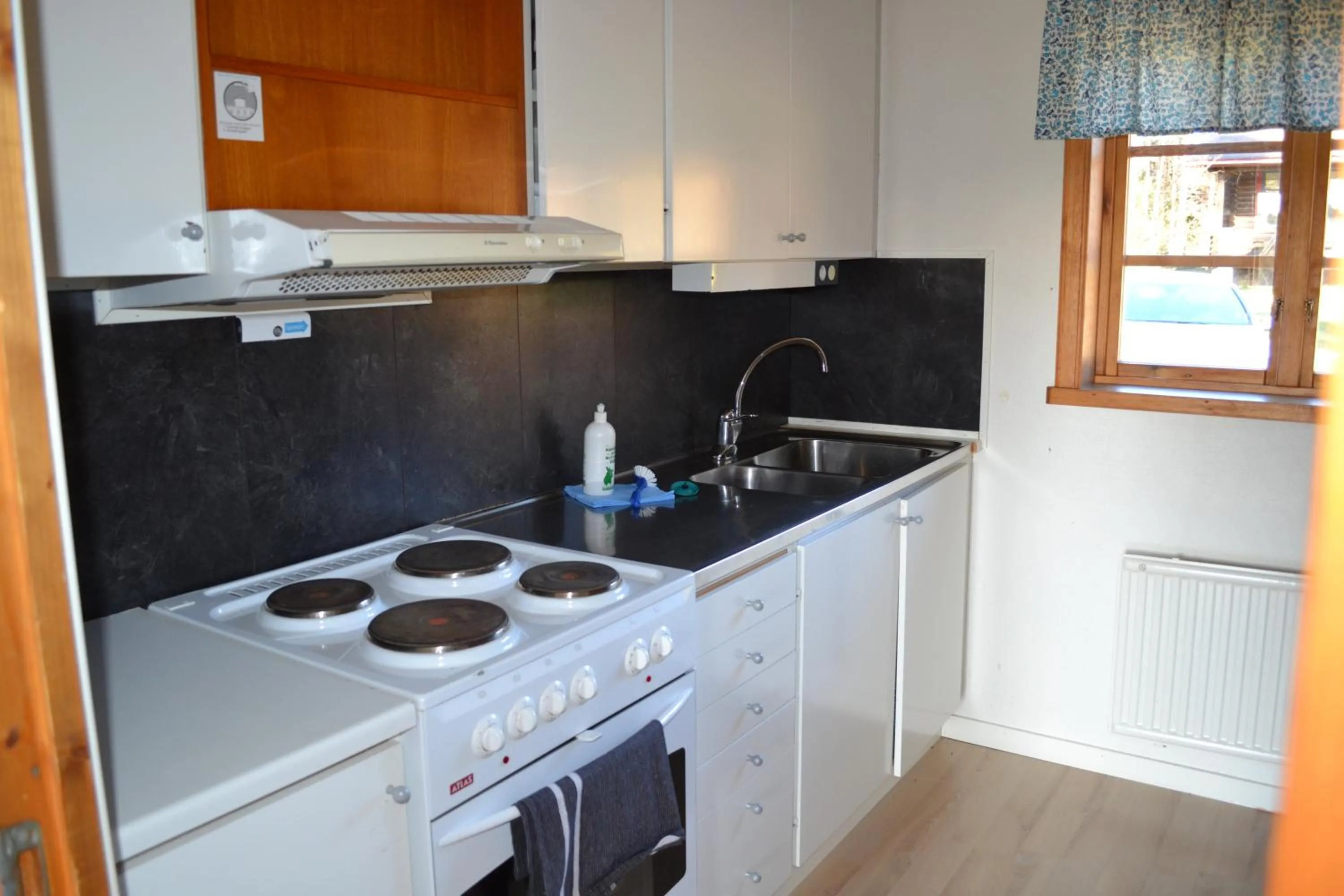 Kitchen or kitchenette in First Camp Enåbadet - Rättvik