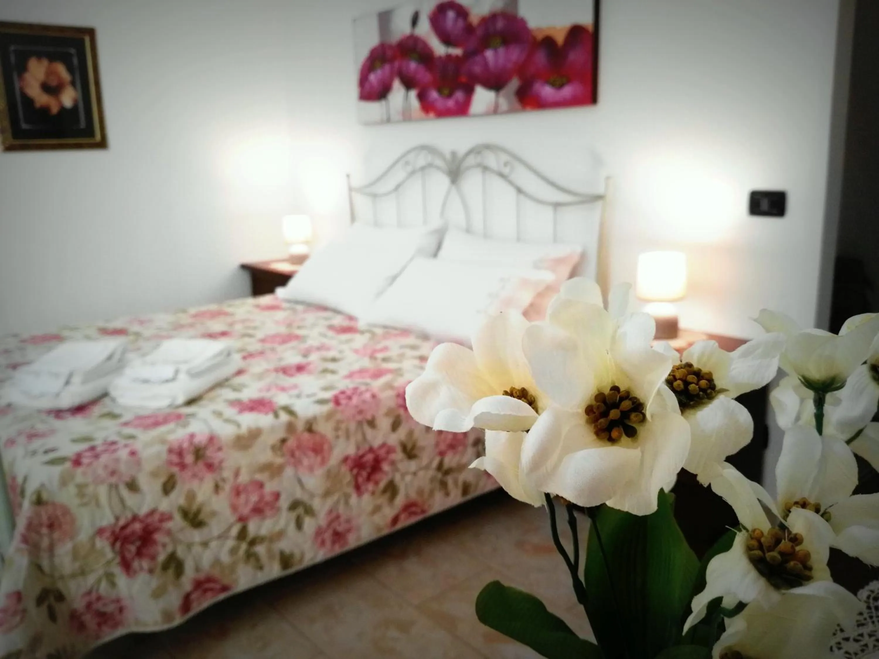 Decorative detail, Bed in B&B Main Street