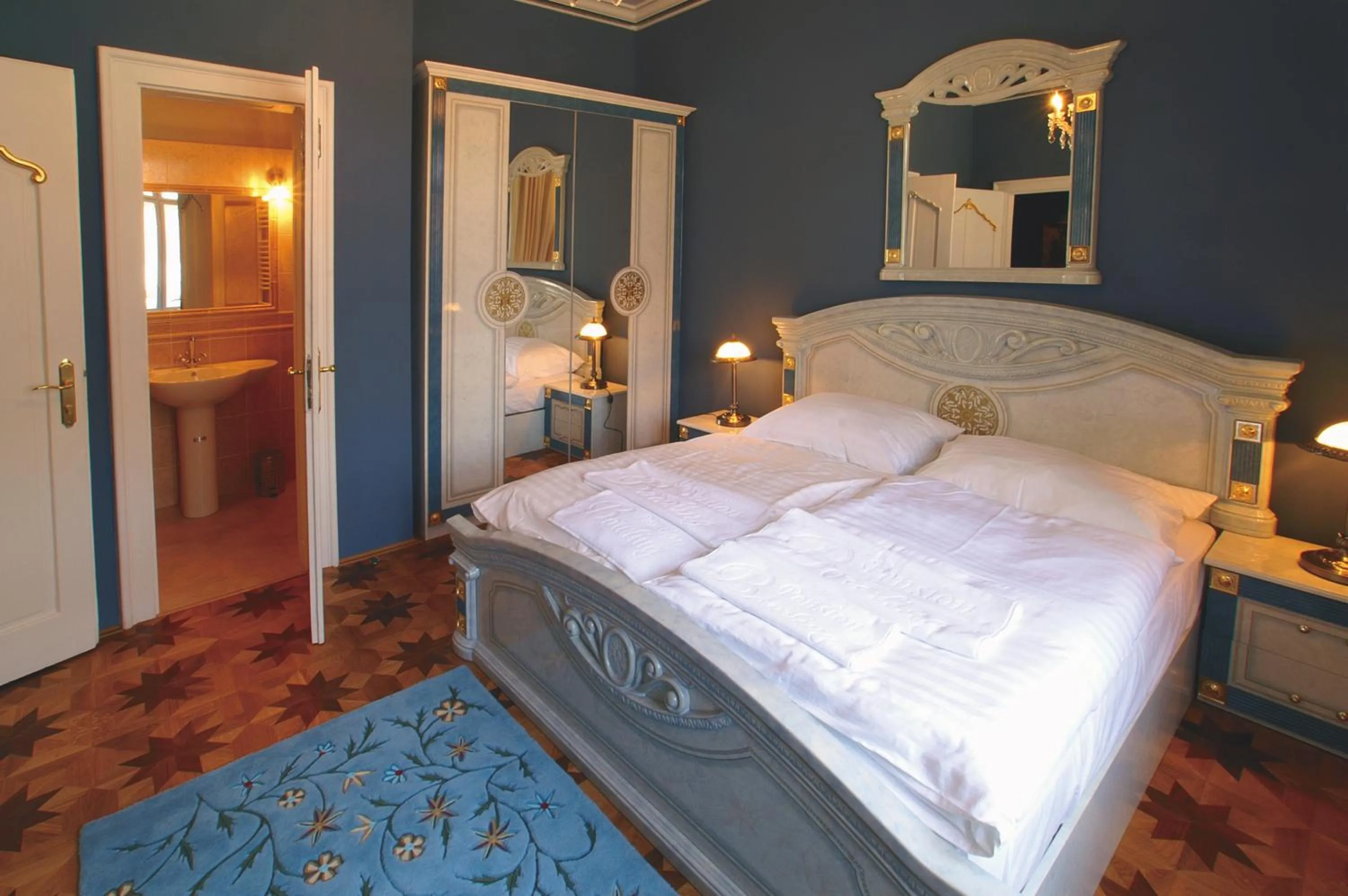 Decorative detail, Bed in Hotel Bow Garden