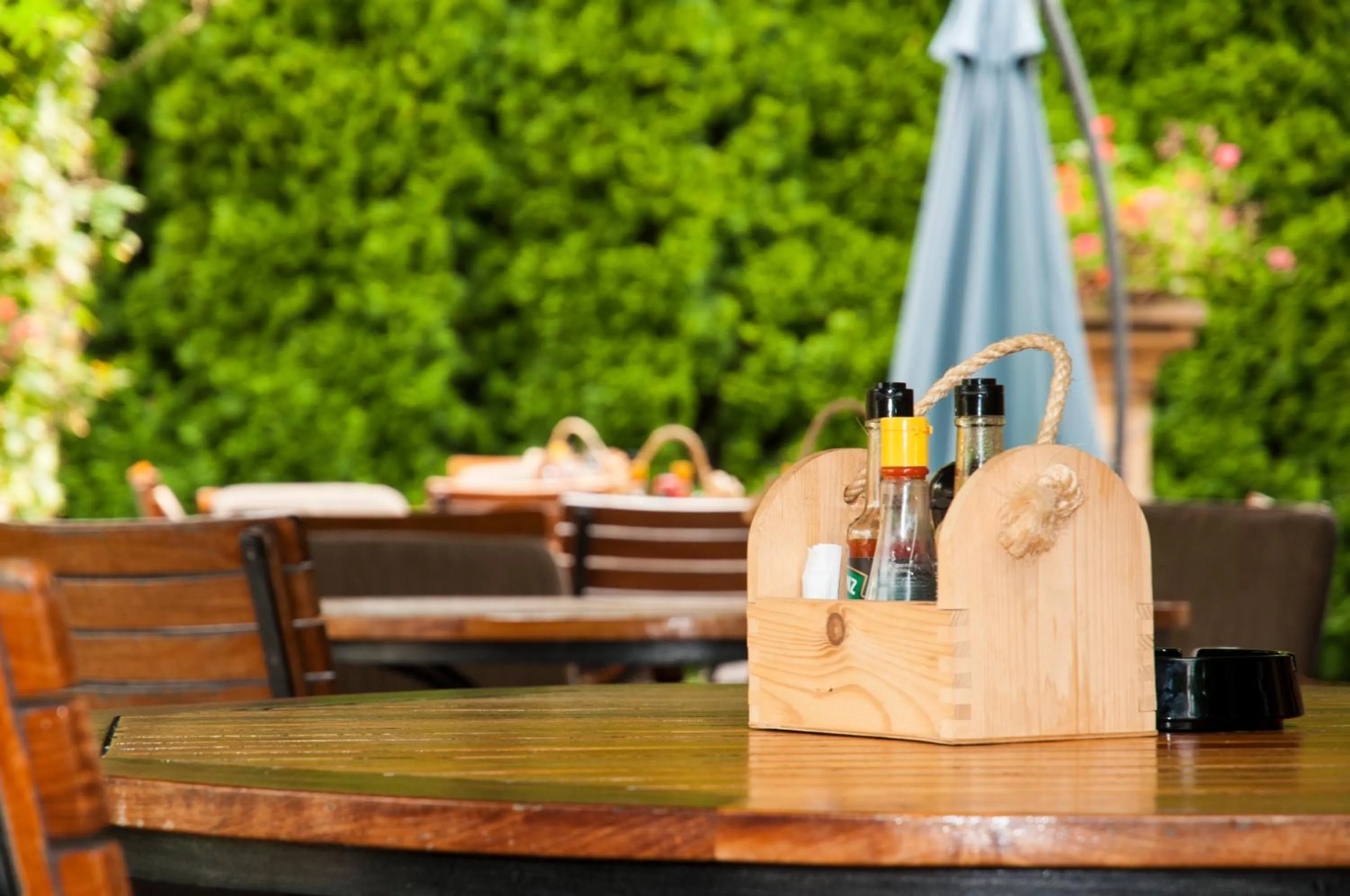 Restaurant/places to eat in Hotel Bow Garden