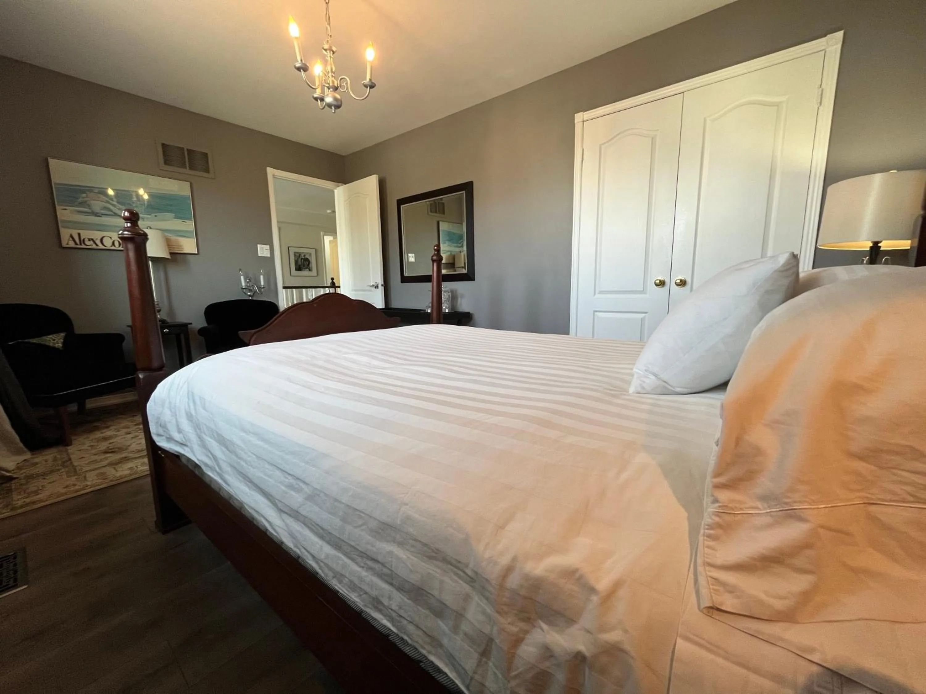 Bed in Lulu's Bed & Breakfast