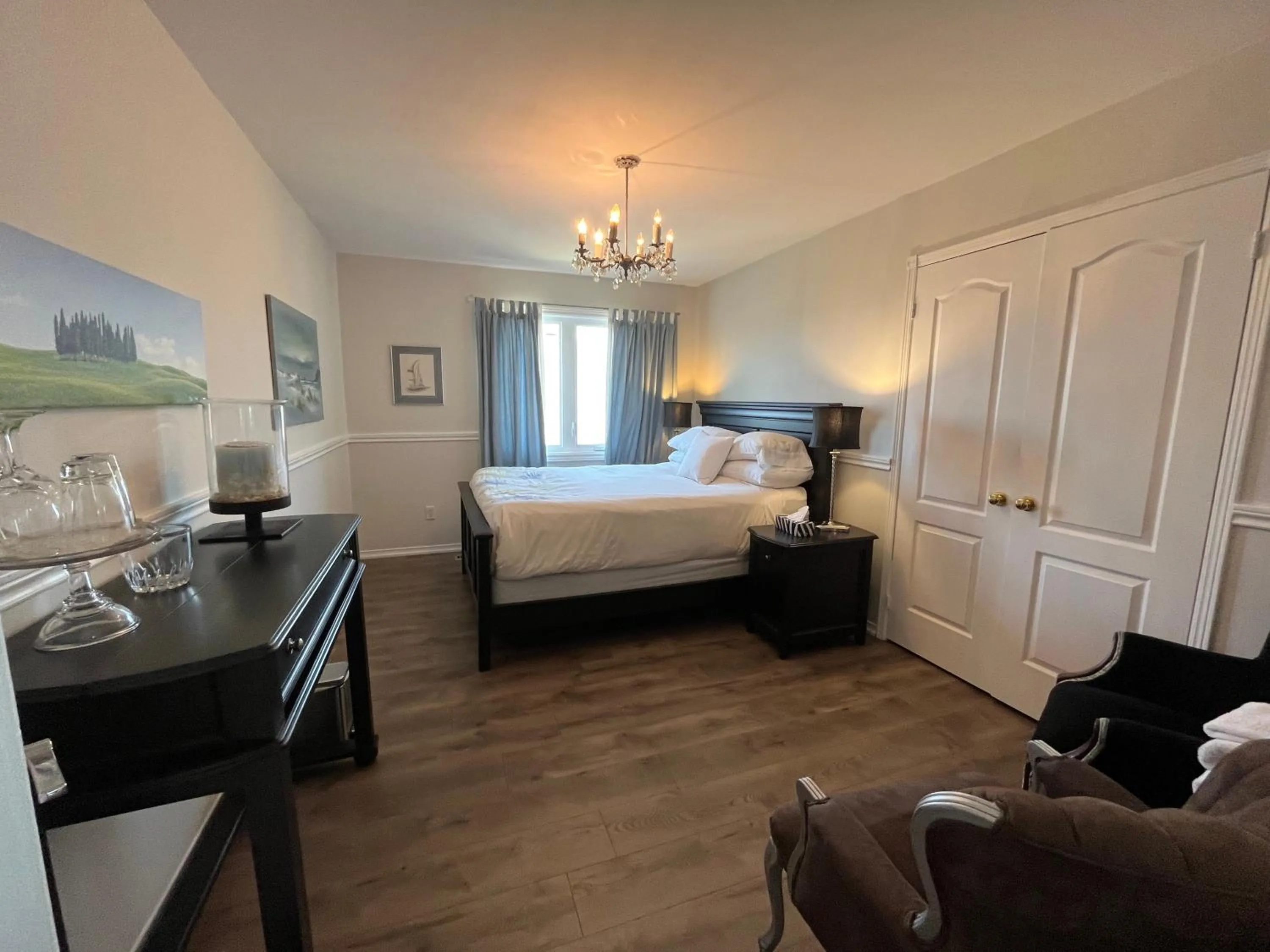 Bed in Lulu's Bed & Breakfast