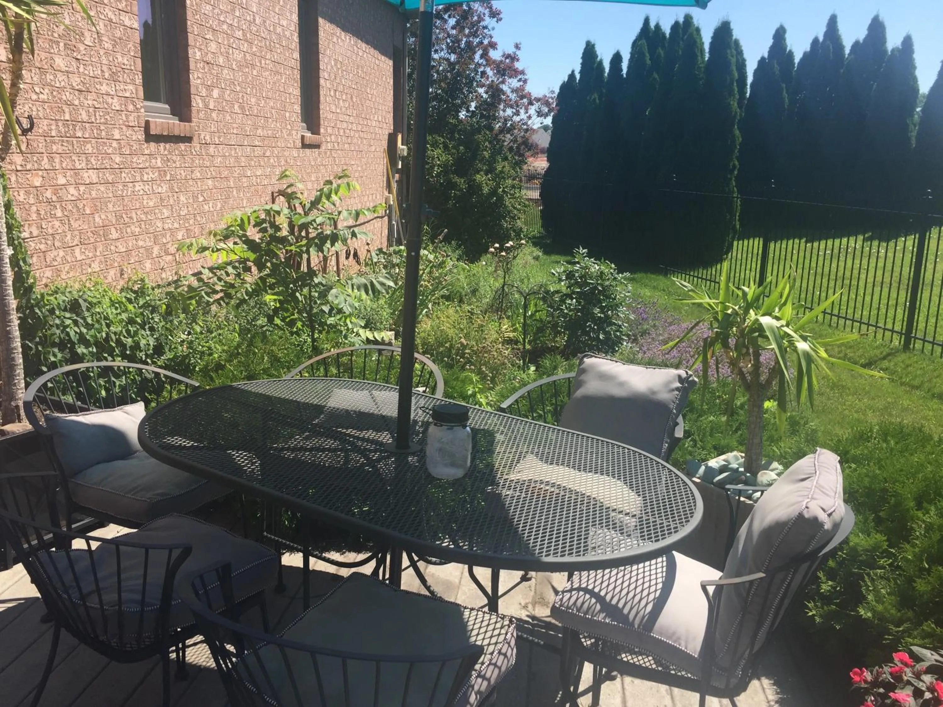 Garden view in Lulu's Bed & Breakfast