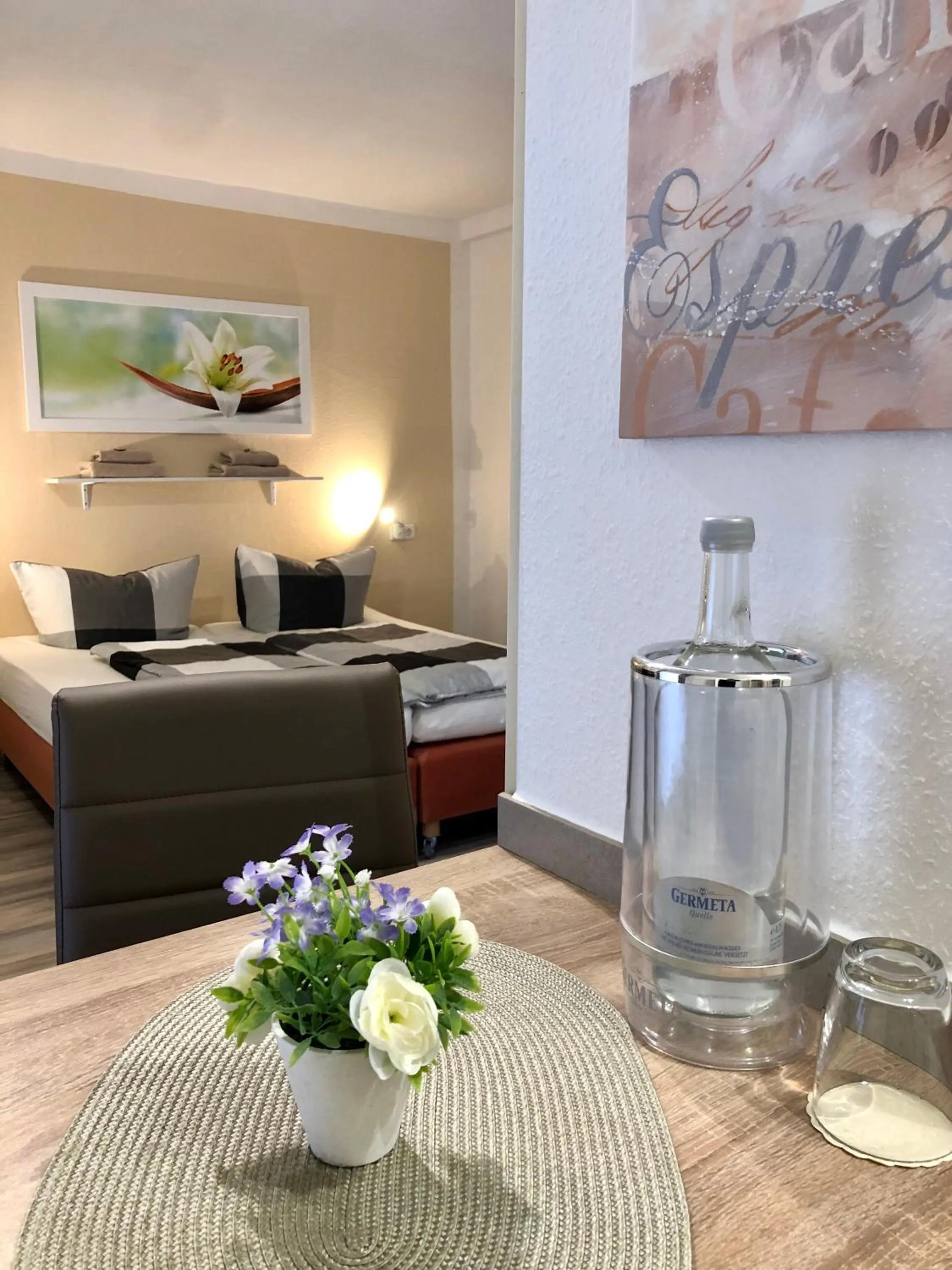 Photo of the whole room, Bed in Wilsmann Apartmentvermietung