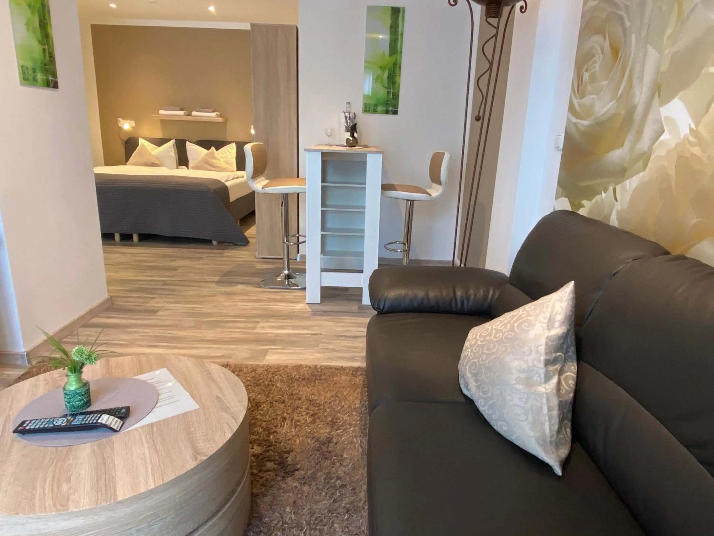 Photo of the whole room, Bed in Wilsmann Apartmentvermietung