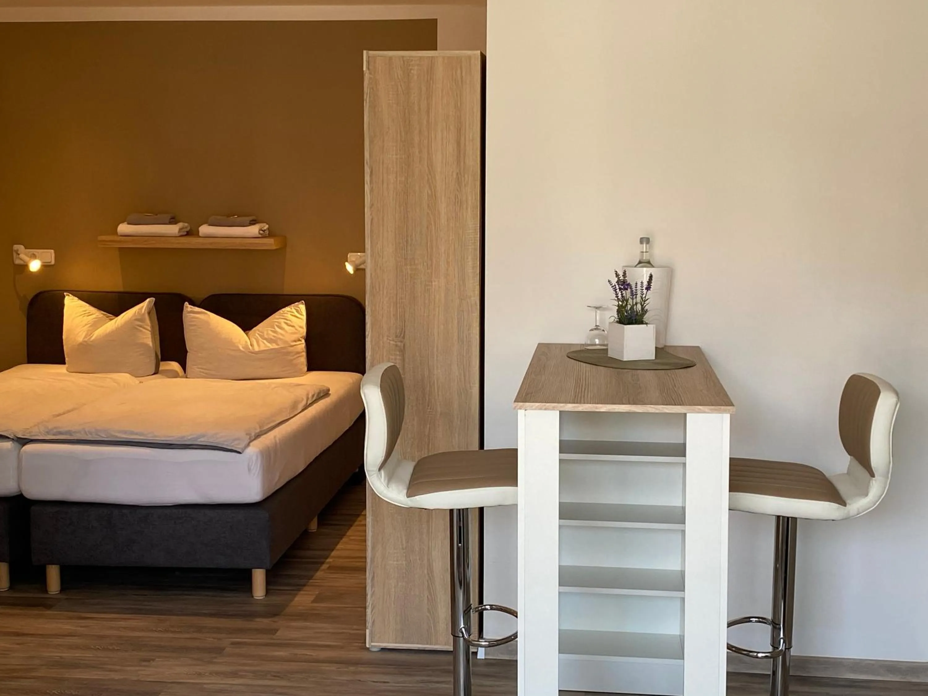 Photo of the whole room, Bed in Wilsmann Apartmentvermietung