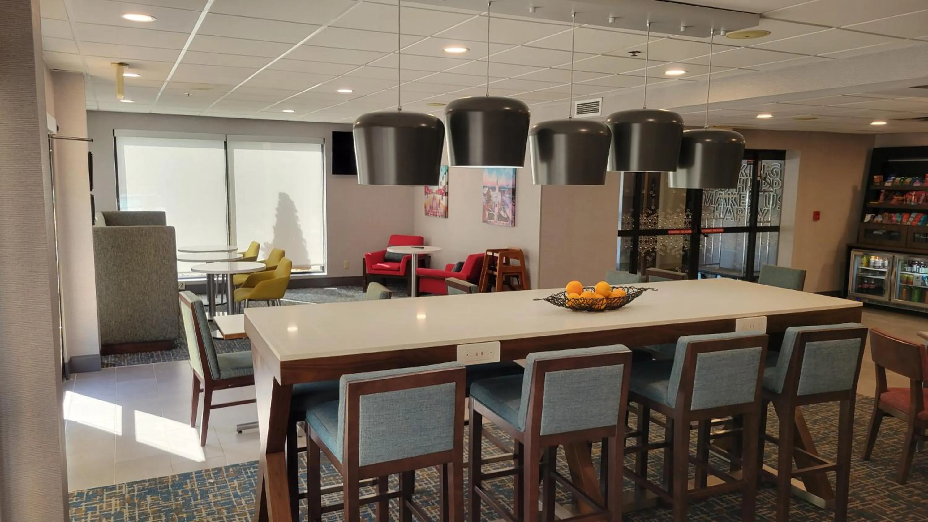 Living room in Hampton Inn Commerce