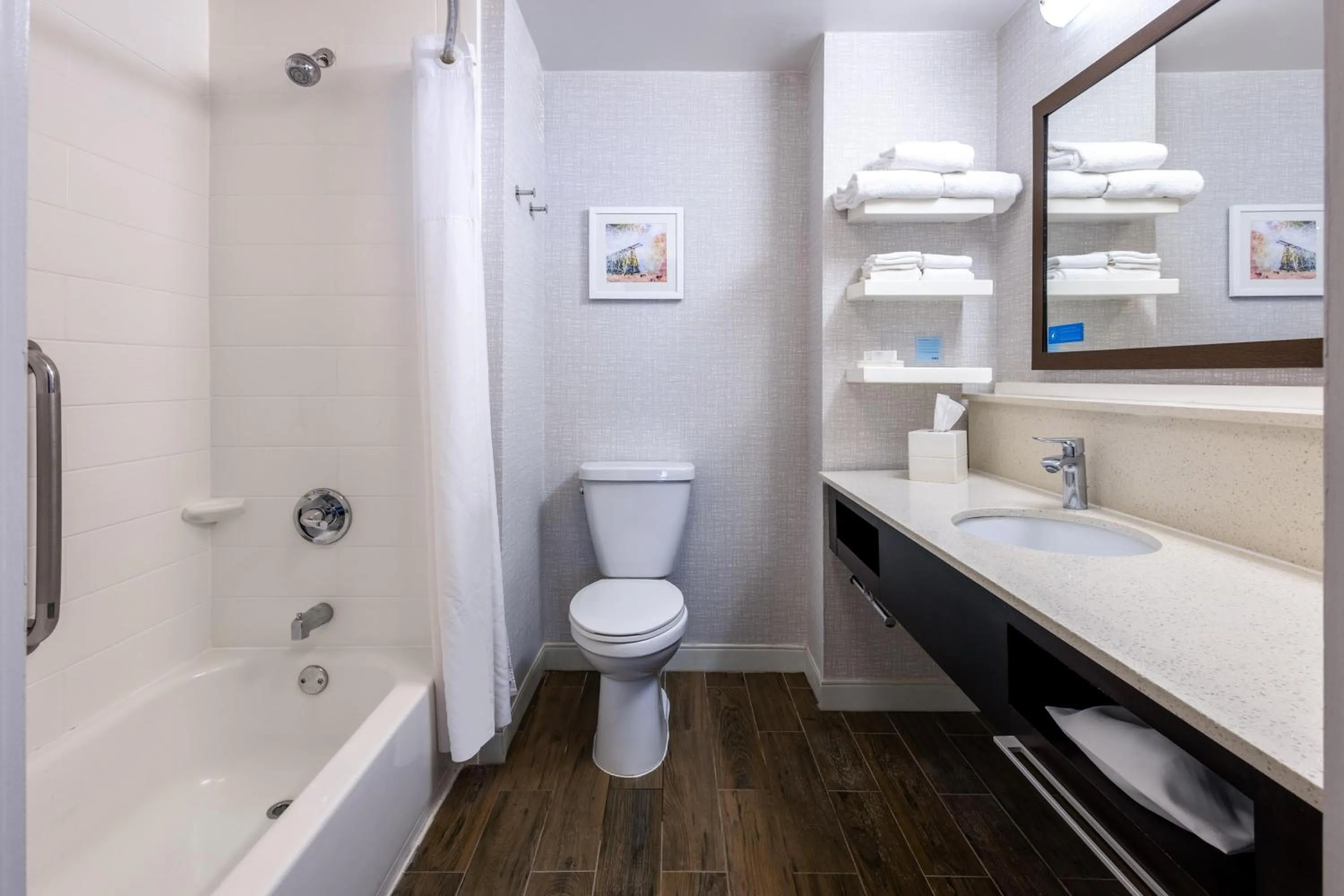 Bathroom in Hampton Inn Commerce