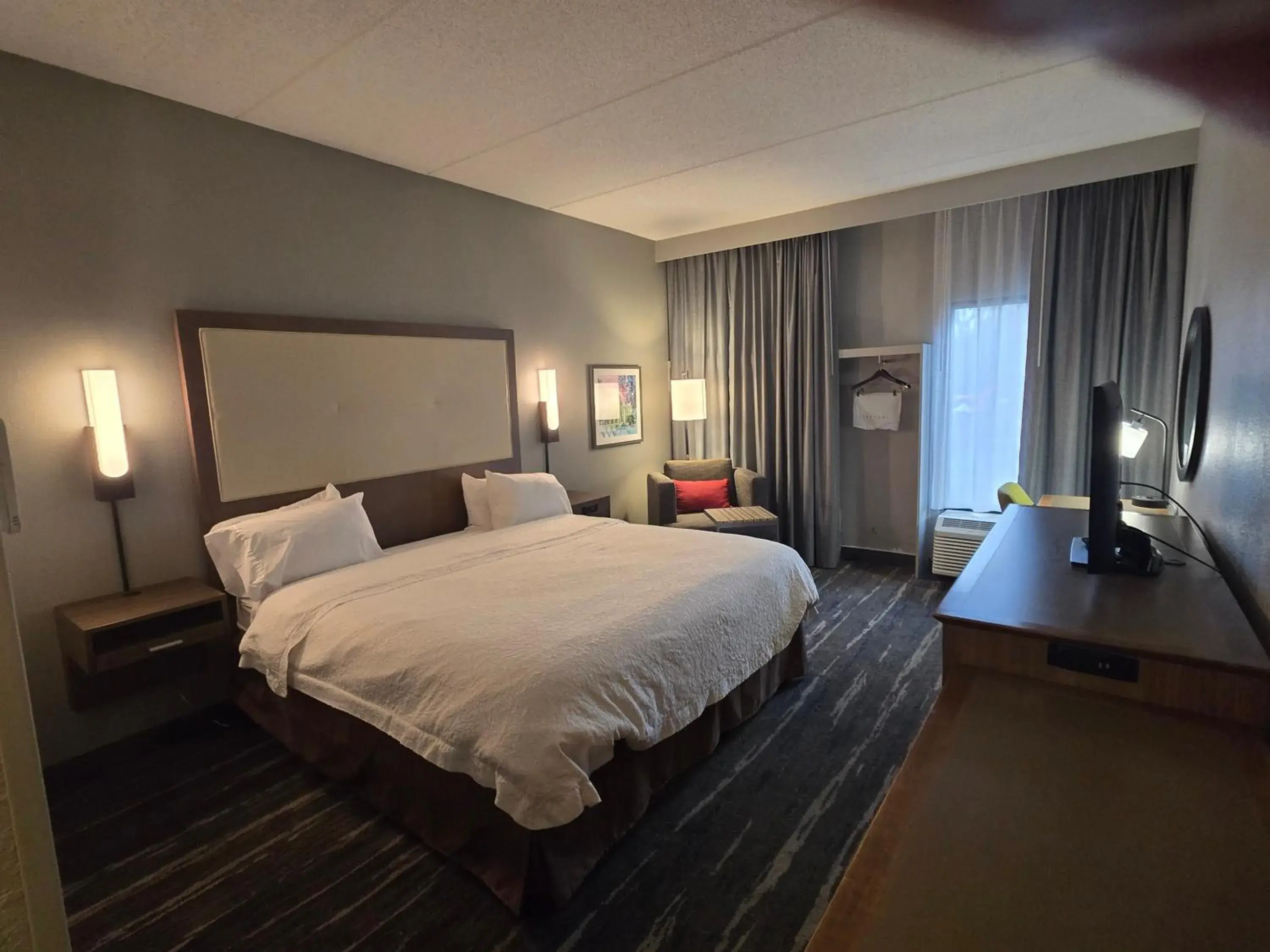 Bed in Hampton Inn Commerce Bed in Hampton Inn Commerce