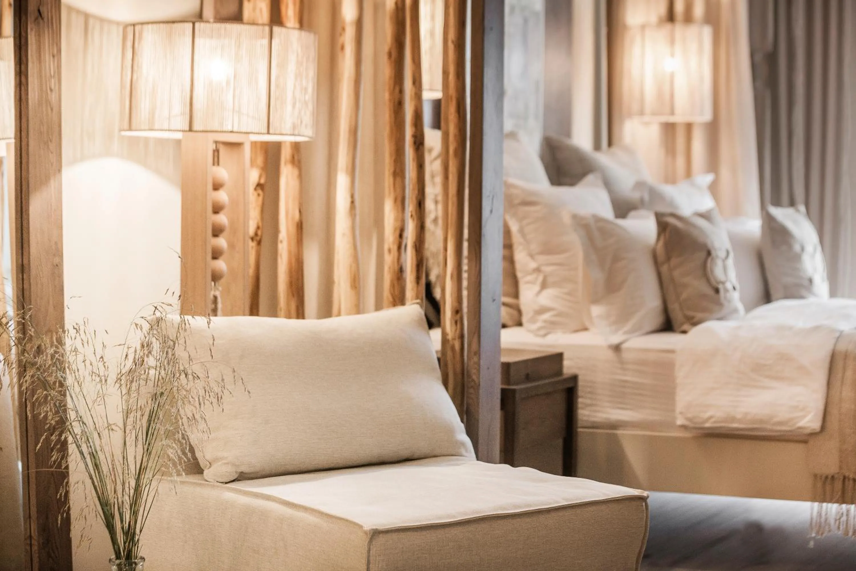 Living room, Bed in Palladium Hotel