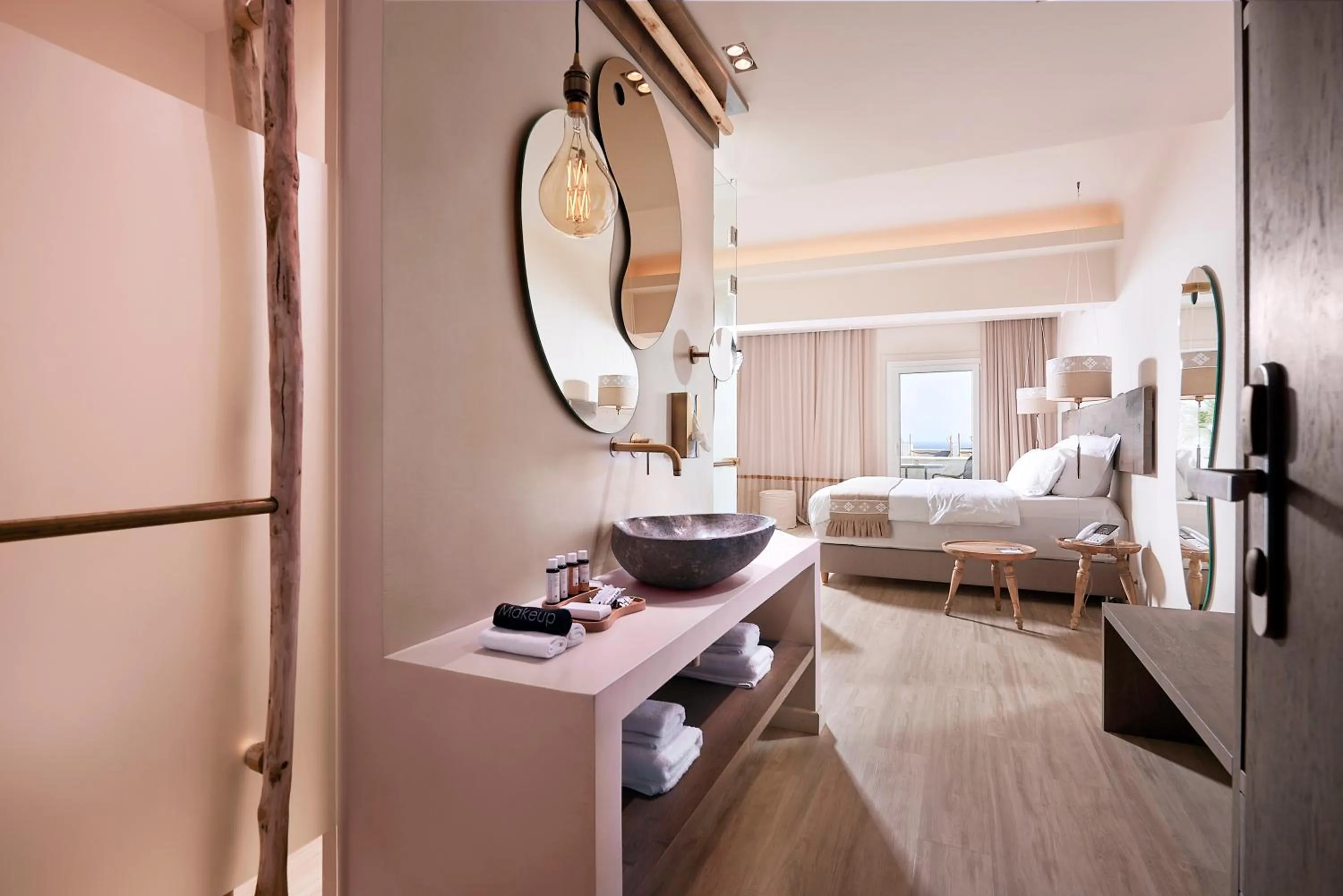 Bathroom, Bed in Palladium Hotel