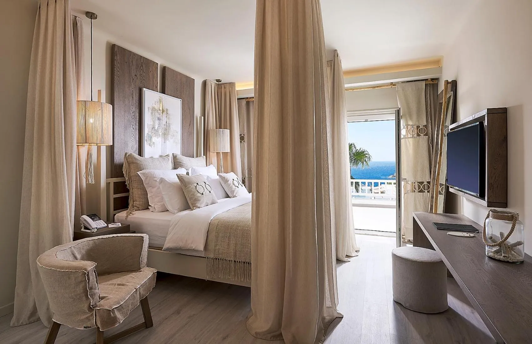 Photo of the whole room, Bed in Palladium Hotel