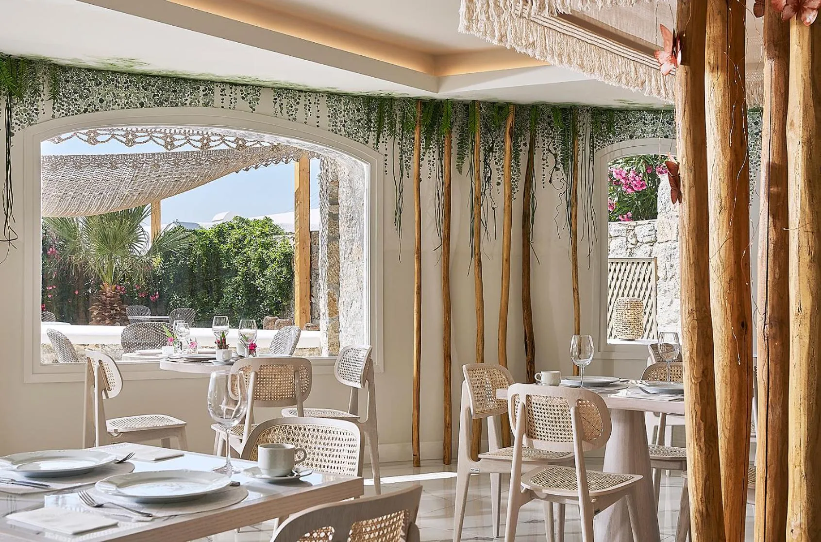 Restaurant/places to eat in Palladium Hotel