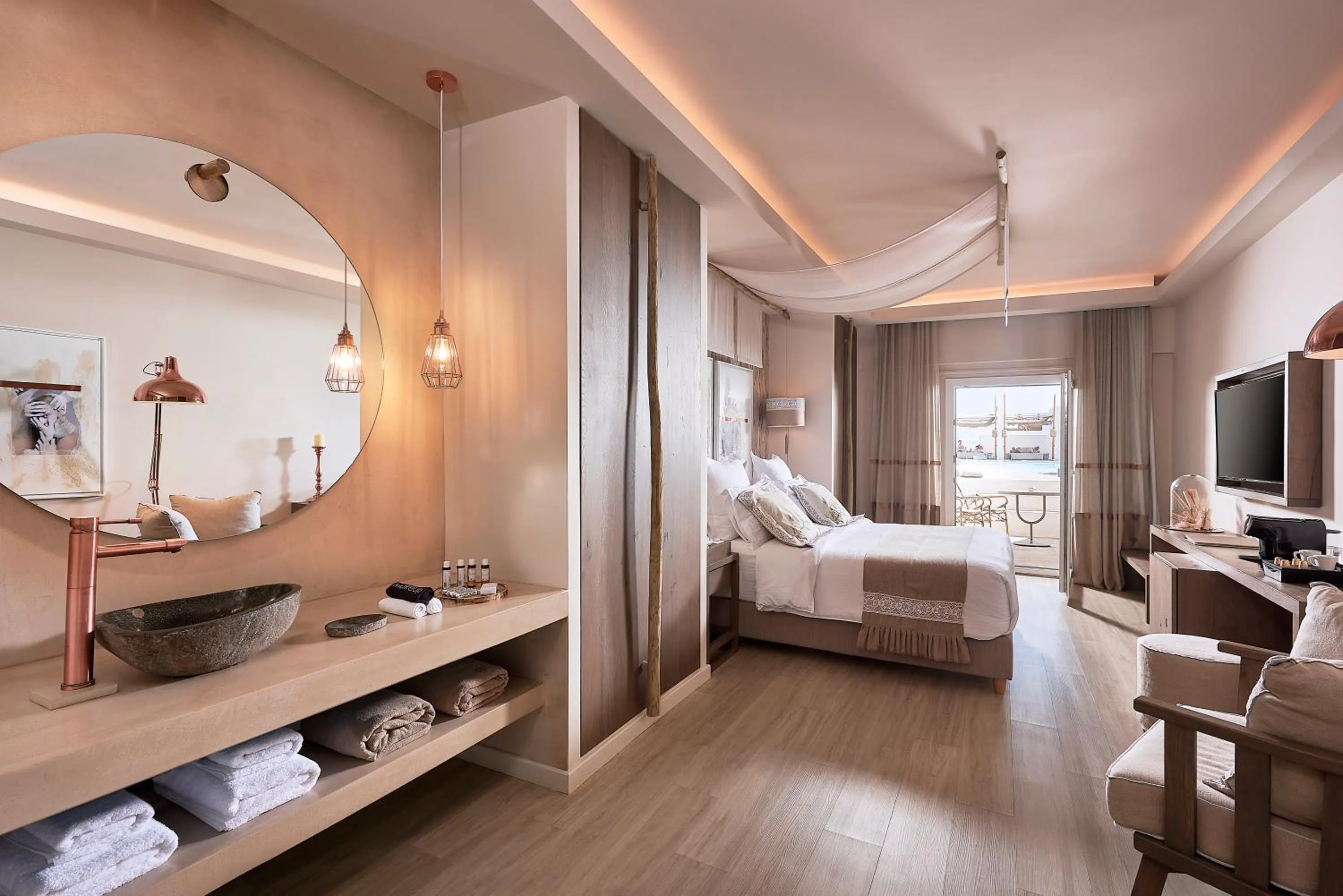 Photo of the whole room, Bed in Palladium Hotel