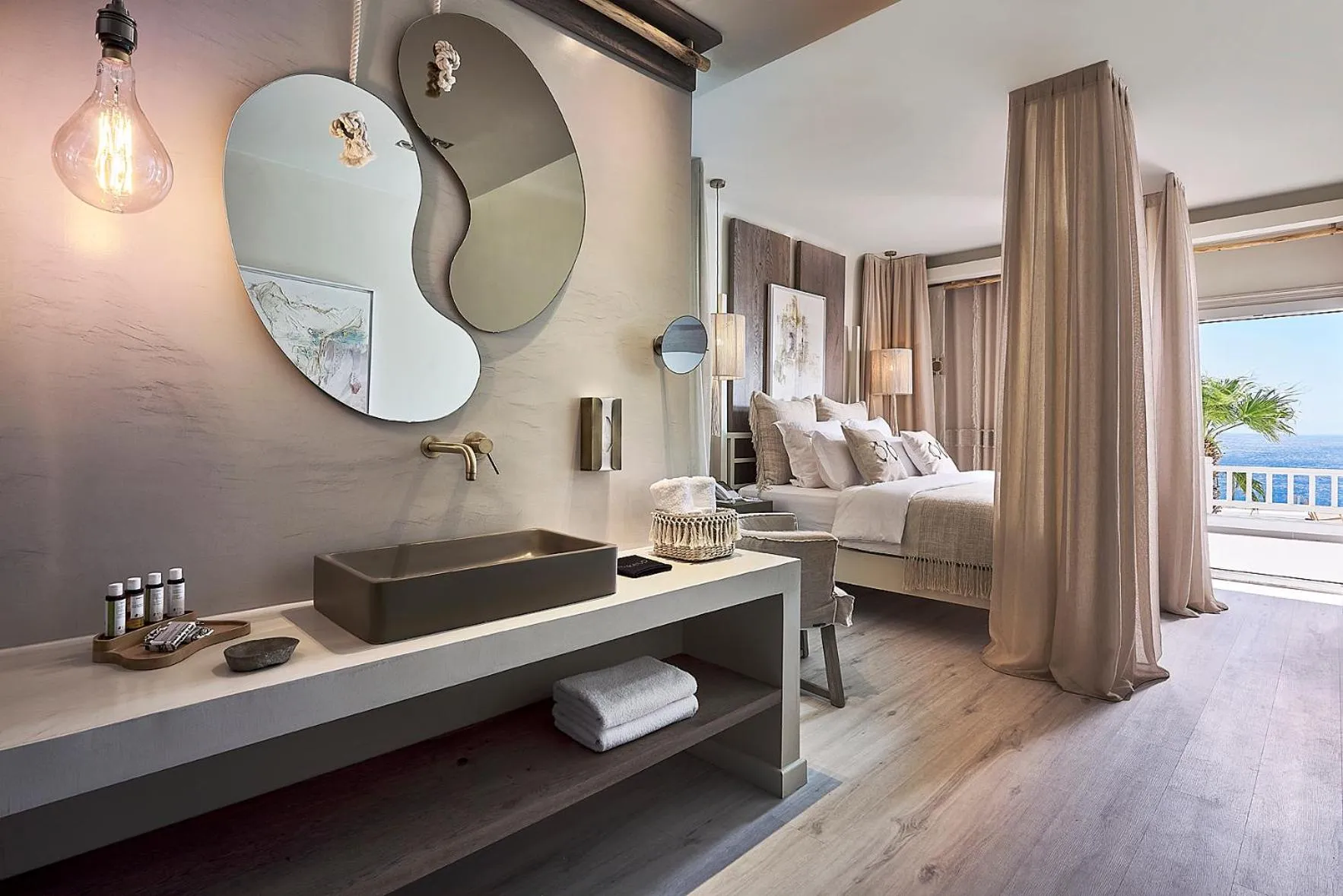 Photo of the whole room, Bed in Palladium Hotel