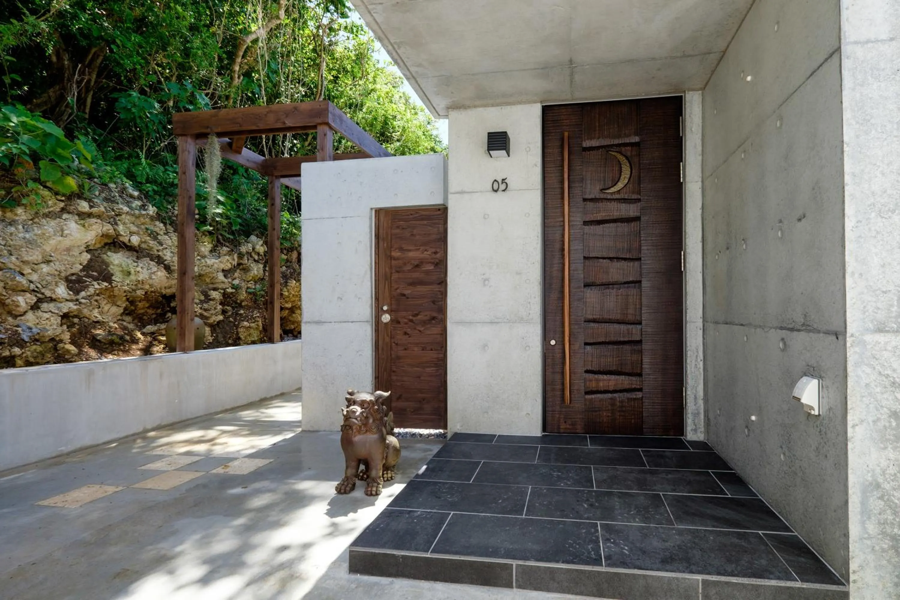 Facade/entrance in Kaiza