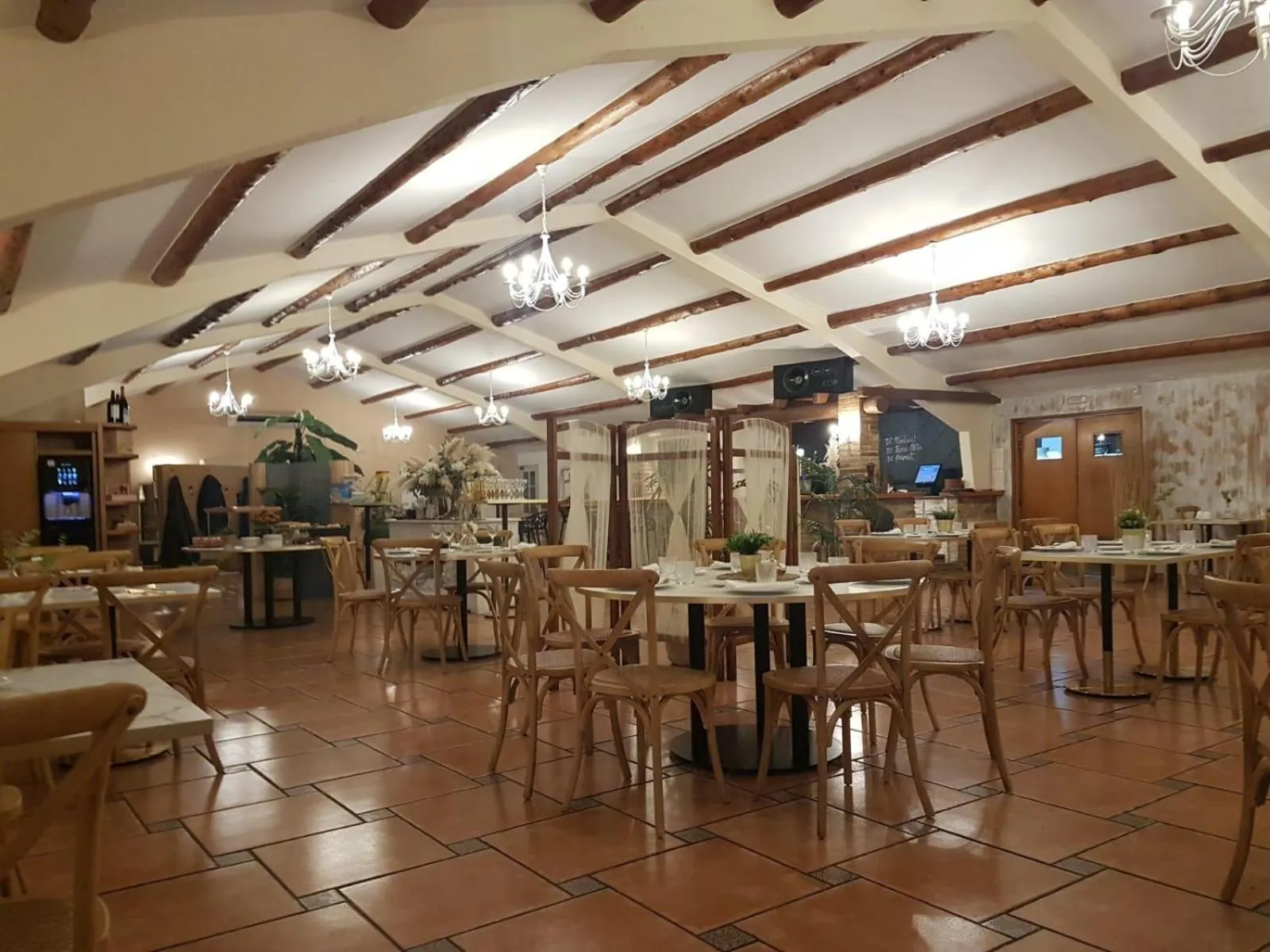 Restaurant/places to eat in Delta Hotel