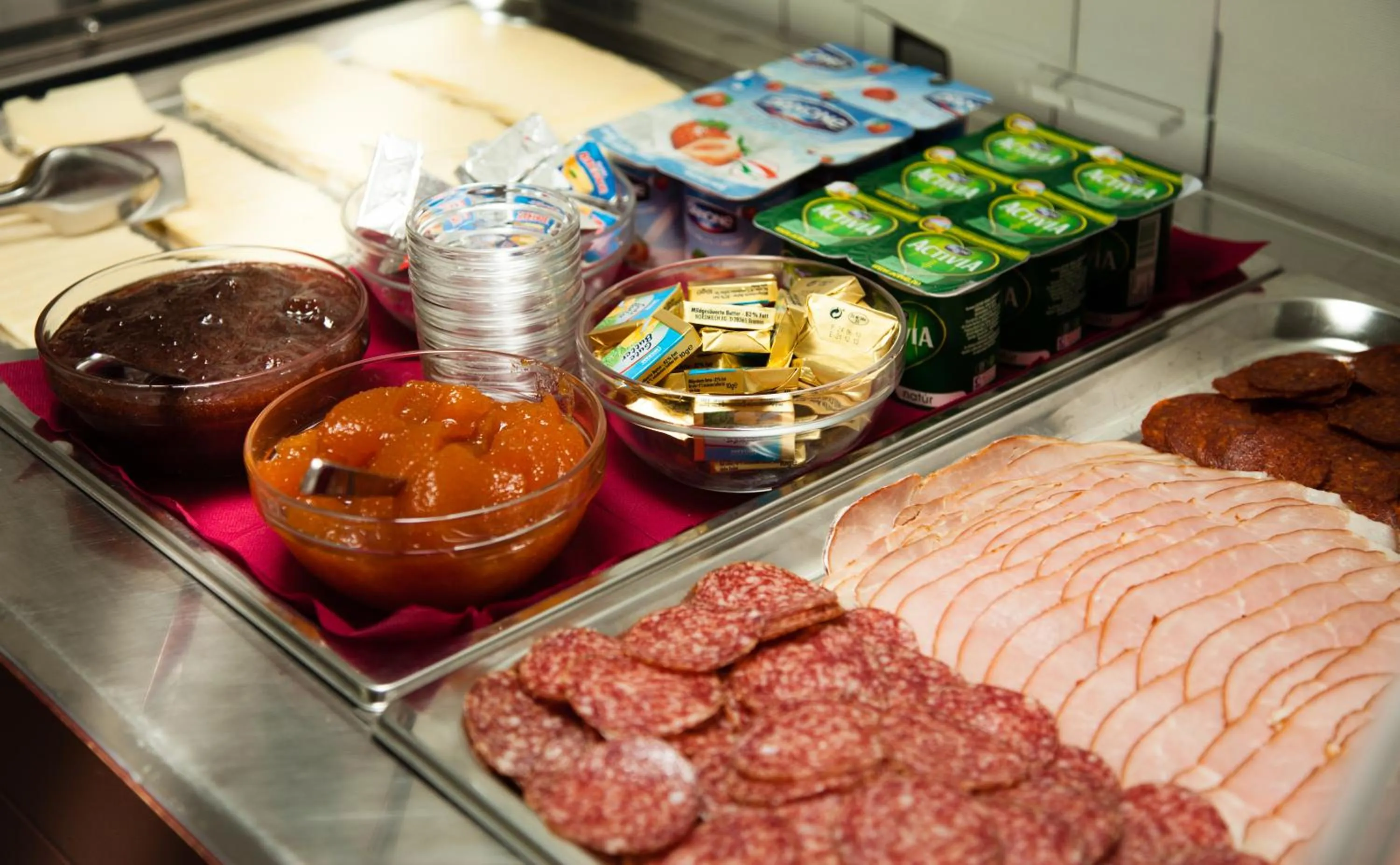 Breakfast in Jade Hotel-Ezüsthíd Hotel