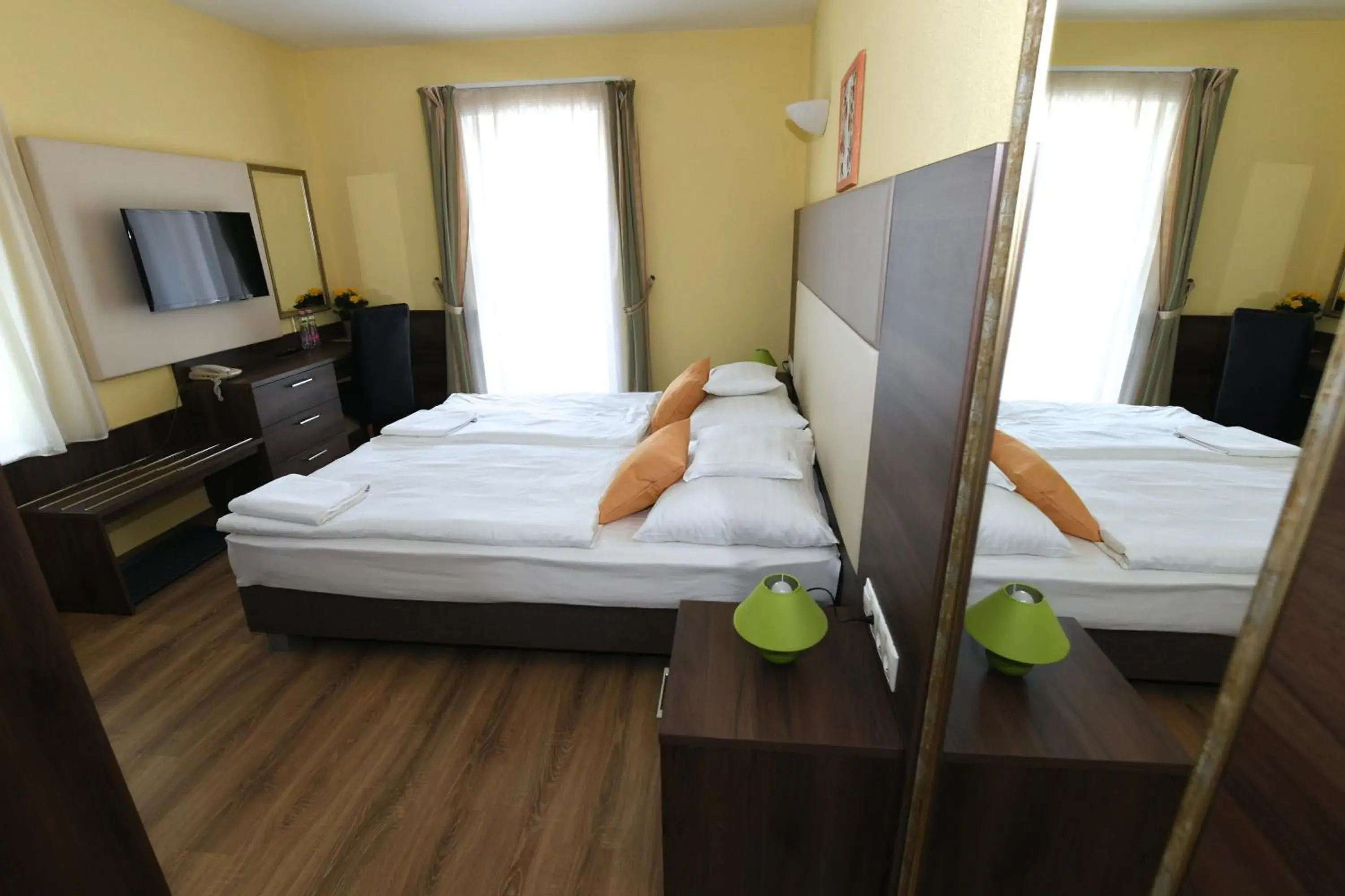 Bed in Jade Hotel-Ezüsthíd Hotel Bed in Jade Hotel-Ezüsthíd Hotel