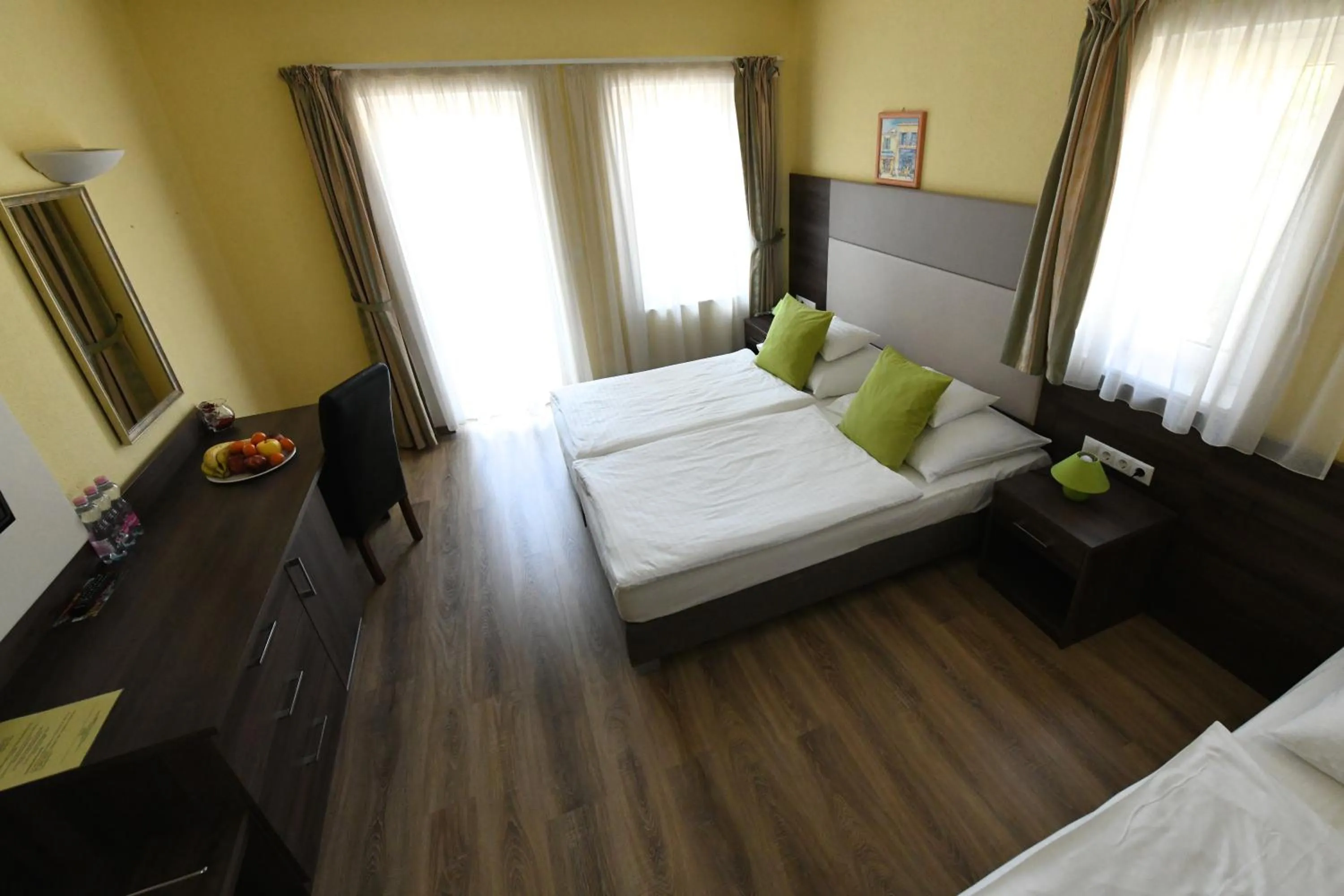 Bed in Jade Hotel-Ezüsthíd Hotel