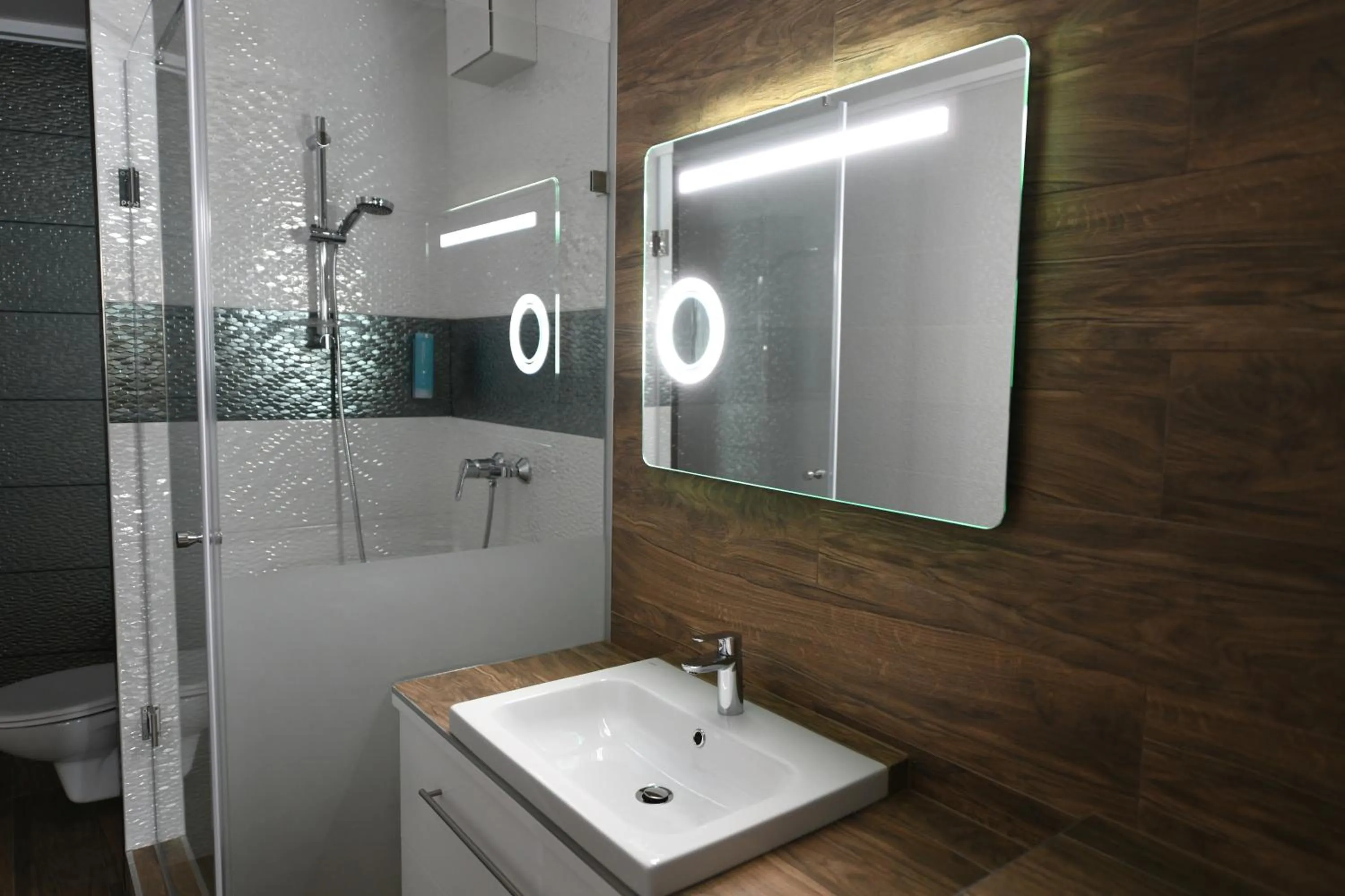 Jade Hotel-Ezüsthíd Hotel