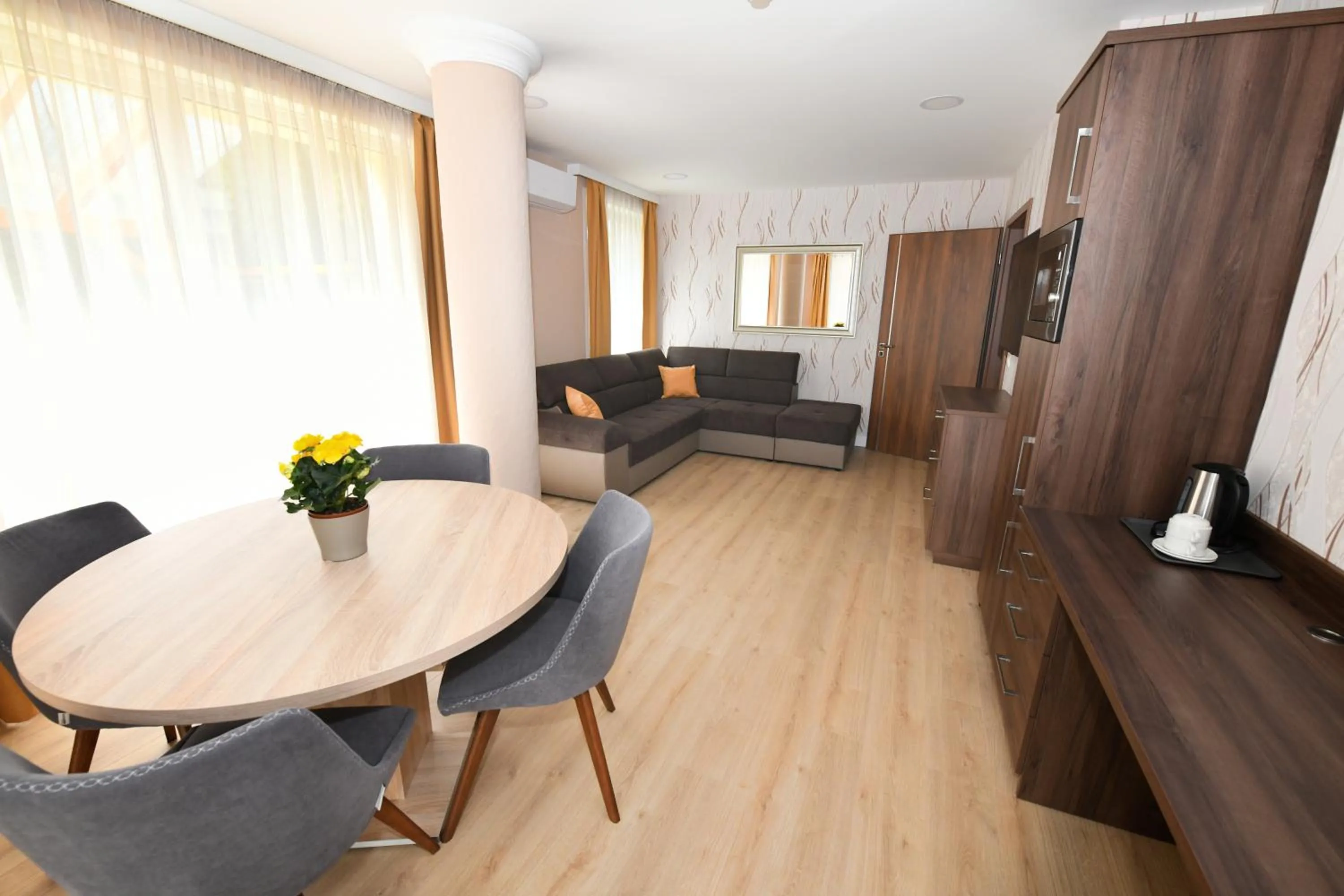 Jade Hotel-Ezüsthíd Hotel