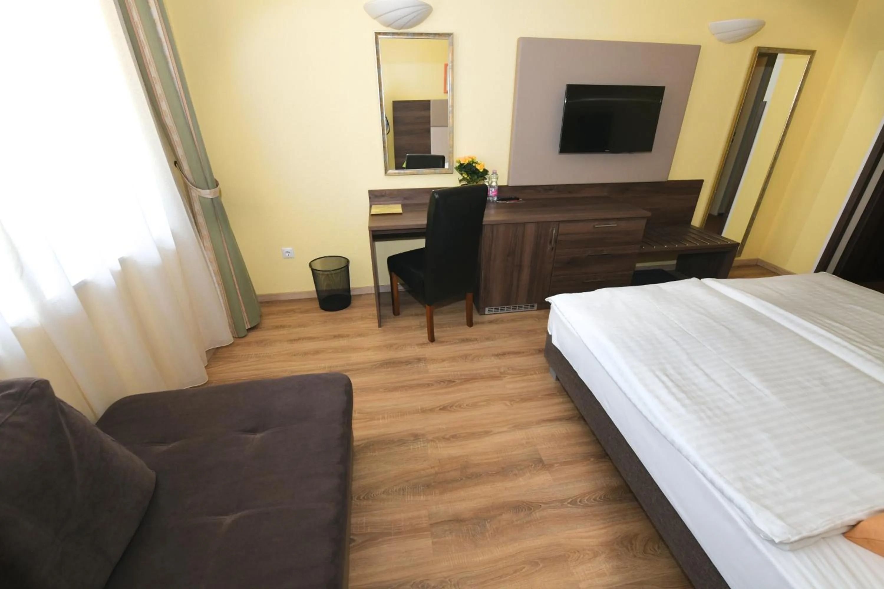 Bed in Jade Hotel-Ezüsthíd Hotel