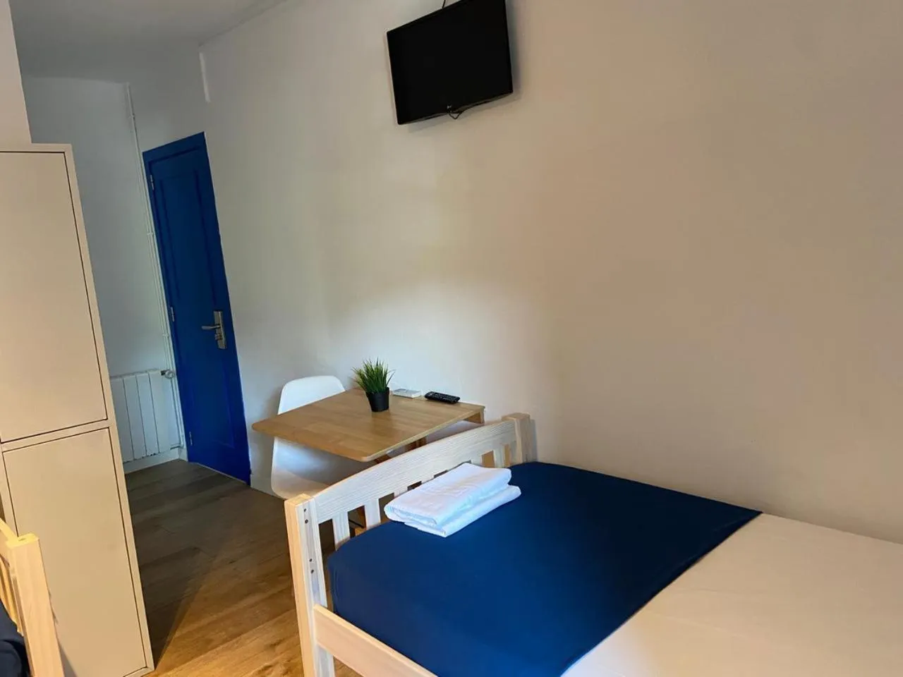 Bed in Hostal Porto Mar